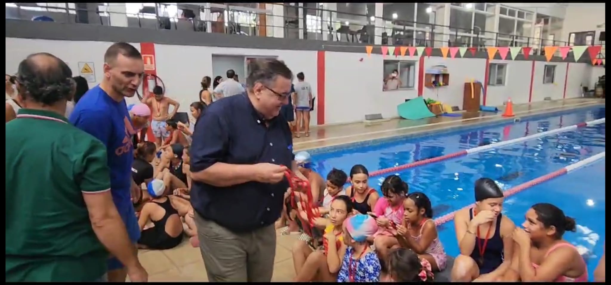 La temporada de piscinas departamentales finalizó con un encuentro de 300 nadadores en el Polideportivo