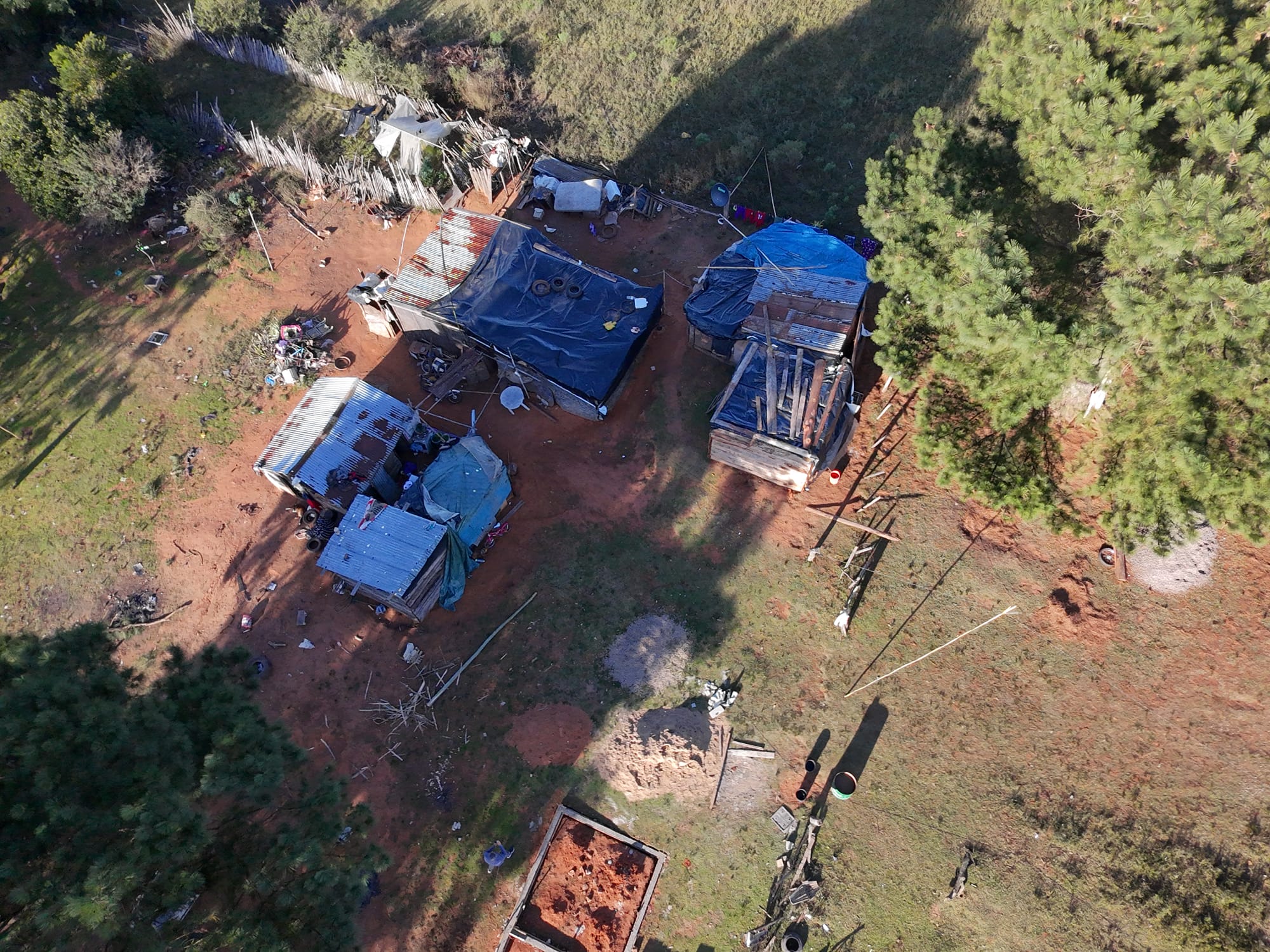 En Capón de la Yerba, la Intendencia de Tacuarembó está abordando, a través de un enfoque excepcional, la situación de vulnerabilidad social que enfrenta una familia numerosa en esta zona rural