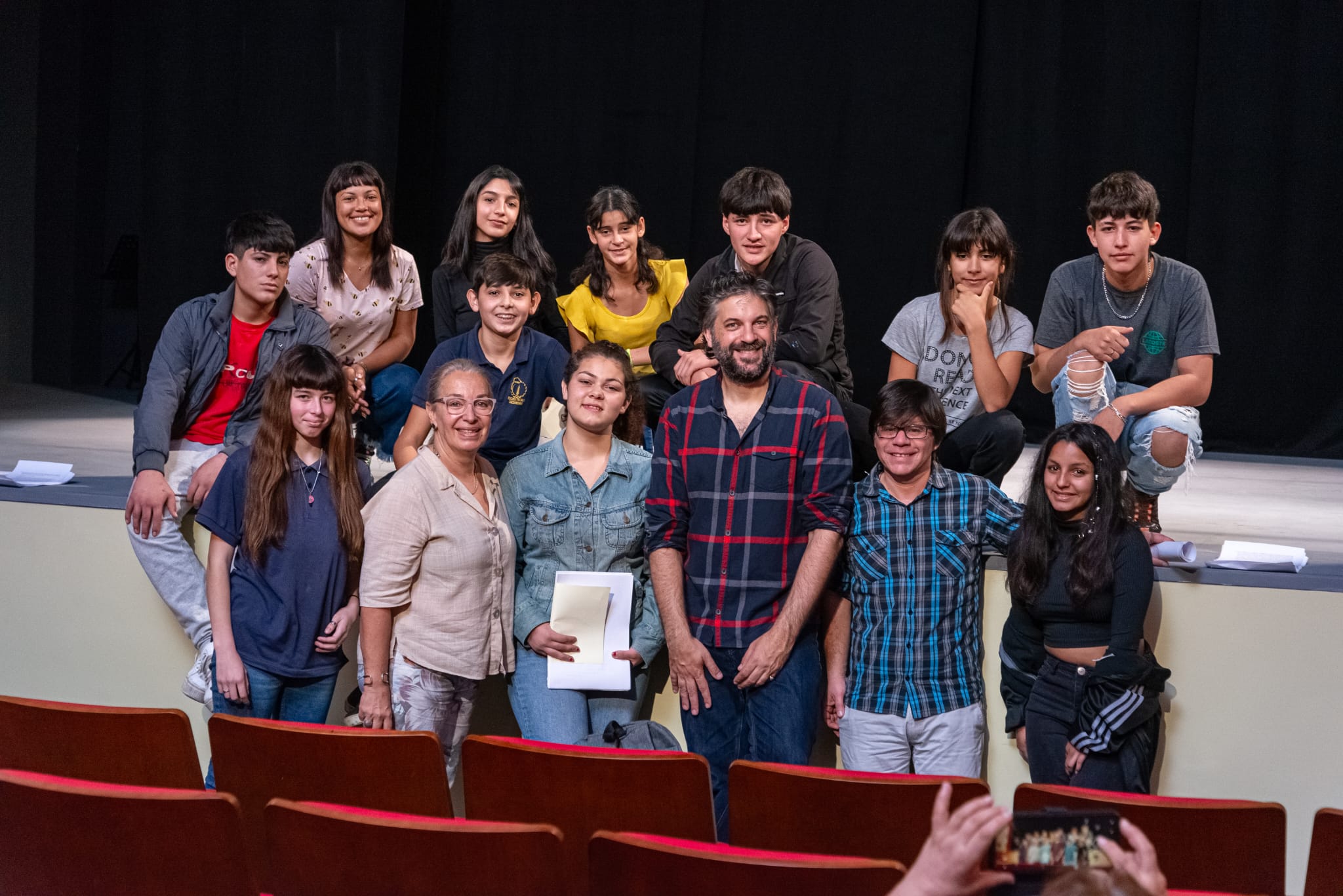 Importante concurrencia de estudiantes a taller teatral en el Escayola
