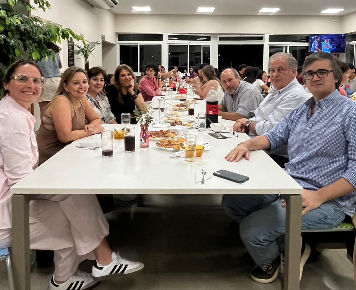 Intendente Wilson Ezquerra compartió una cálida cena junto a los jóvenes de la Residencia Universitaria