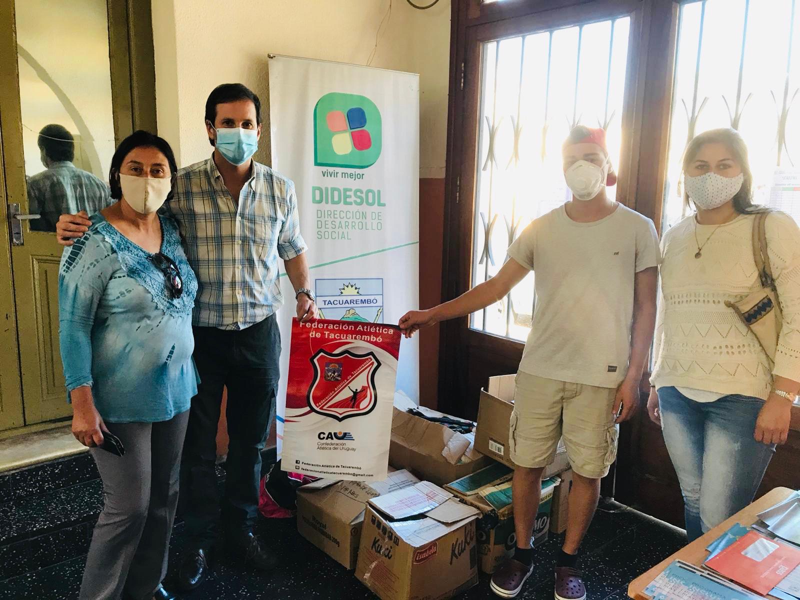 Donación de alimentos y ropa