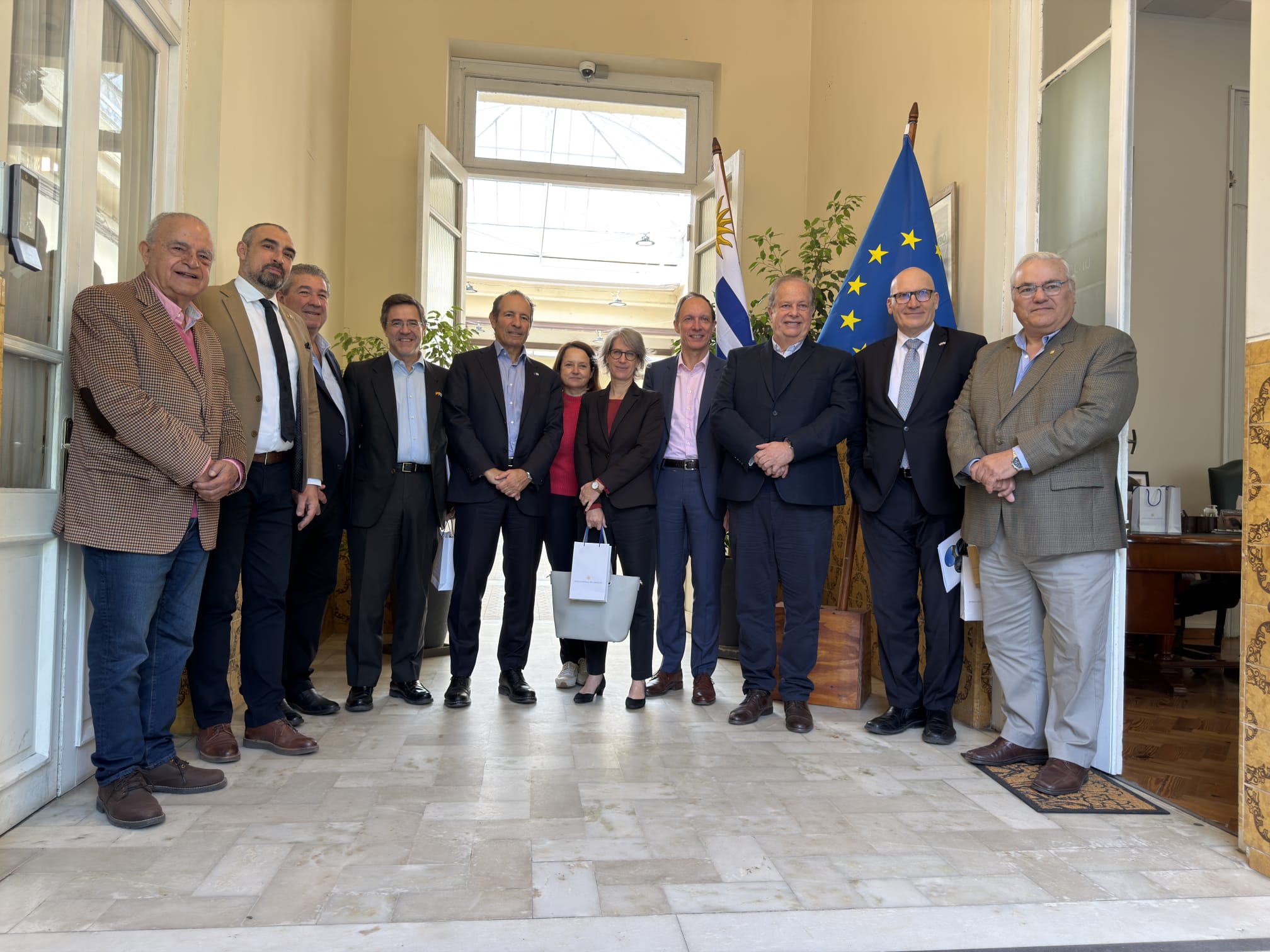 El intendente Wilson Ezquerra recibió a una delegación de embajadores de la Unión Europea