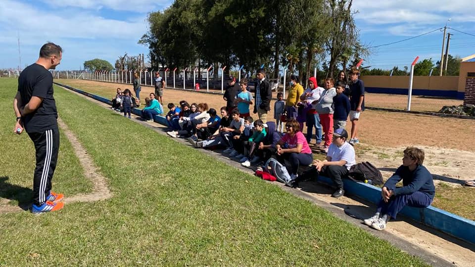 La Intendencia llegó con una jornada de Mini Rugby a Villa Ansina.