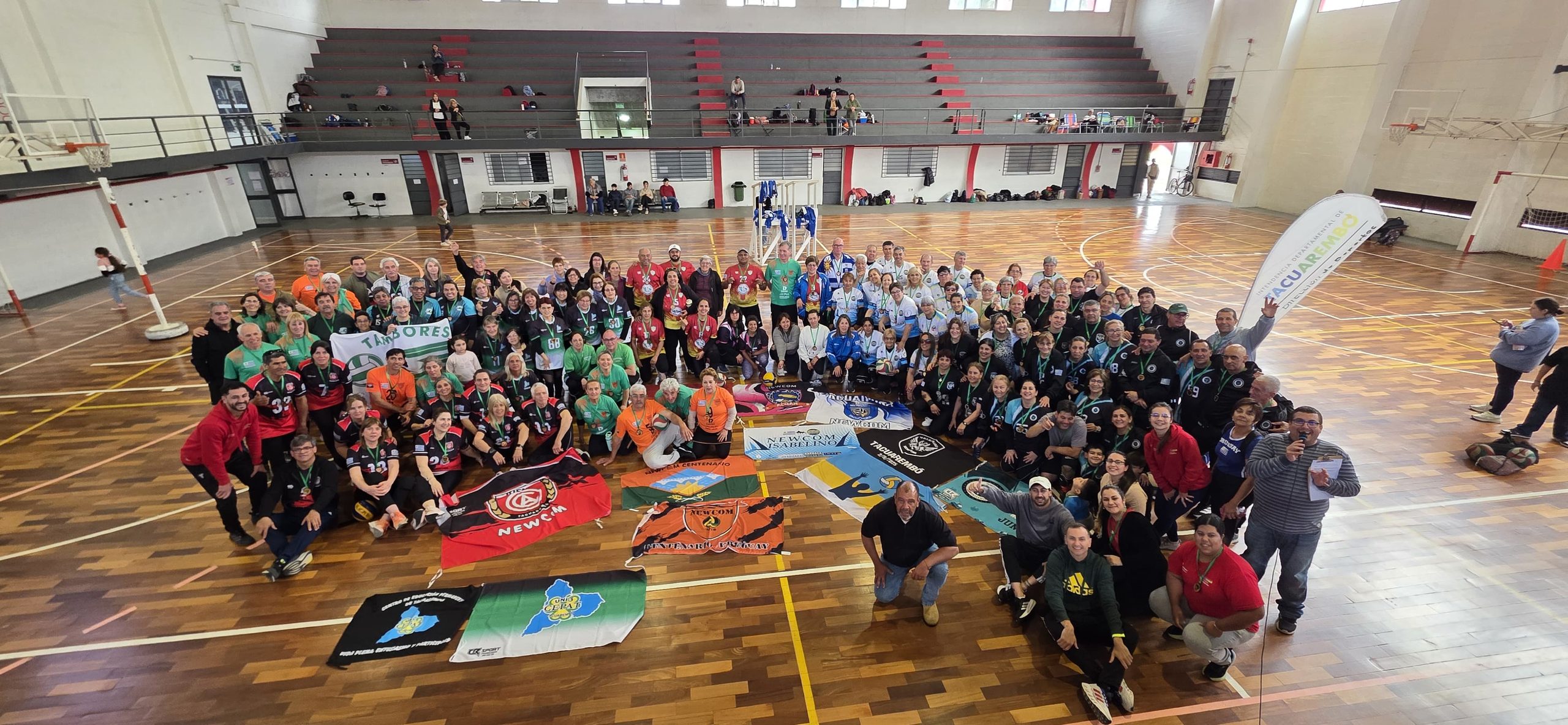 Encuentro de newcom reunió a adultos y personas mayores en el Polideportivo de la IDT
