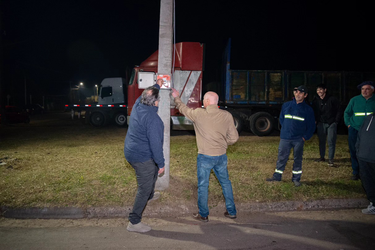 332 nuevas luminarias en varios barrios de la ciudad