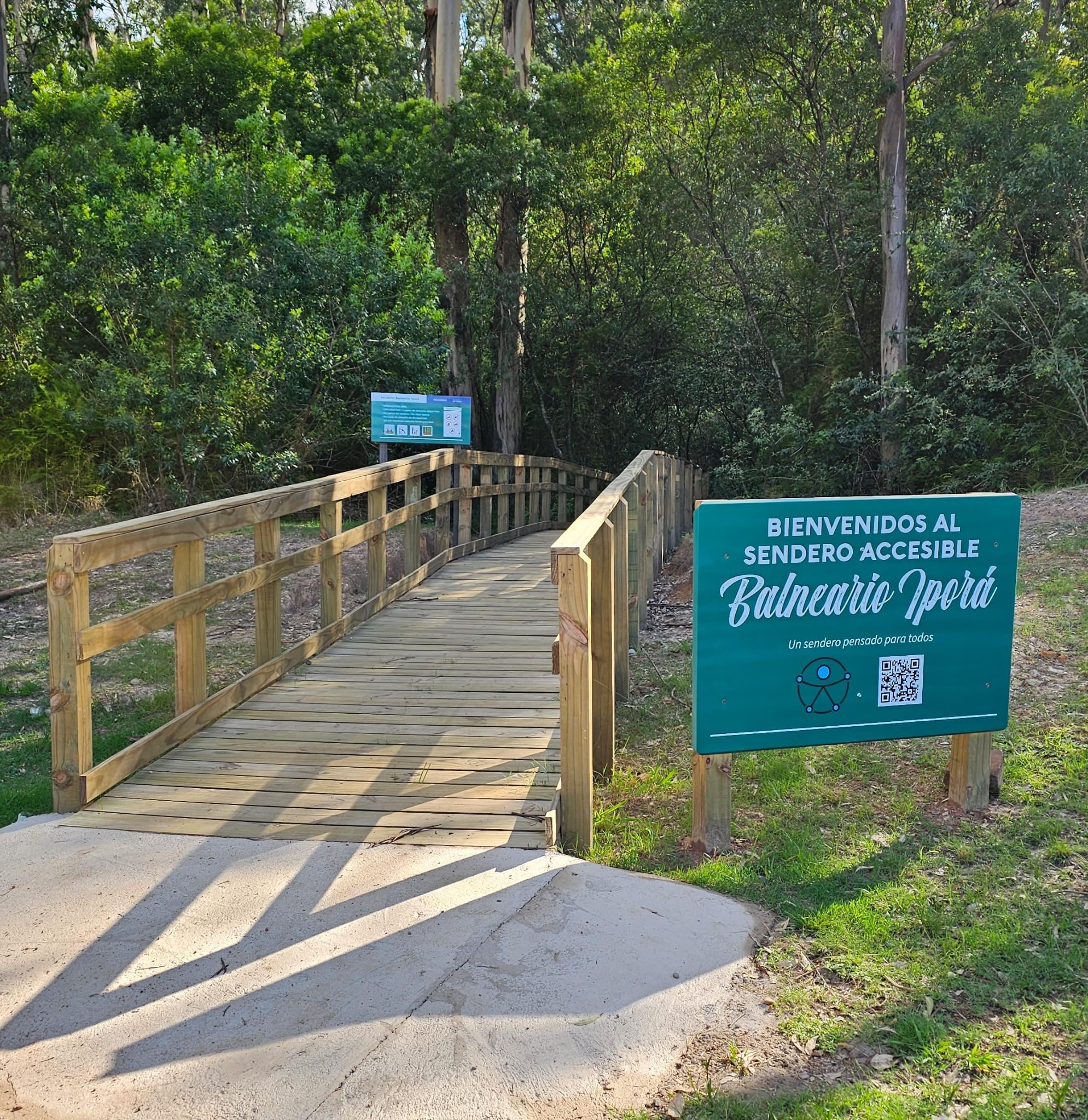 Se inaugura el primer sendero inclusivo con el primer baño accesible en Balneario Iporá