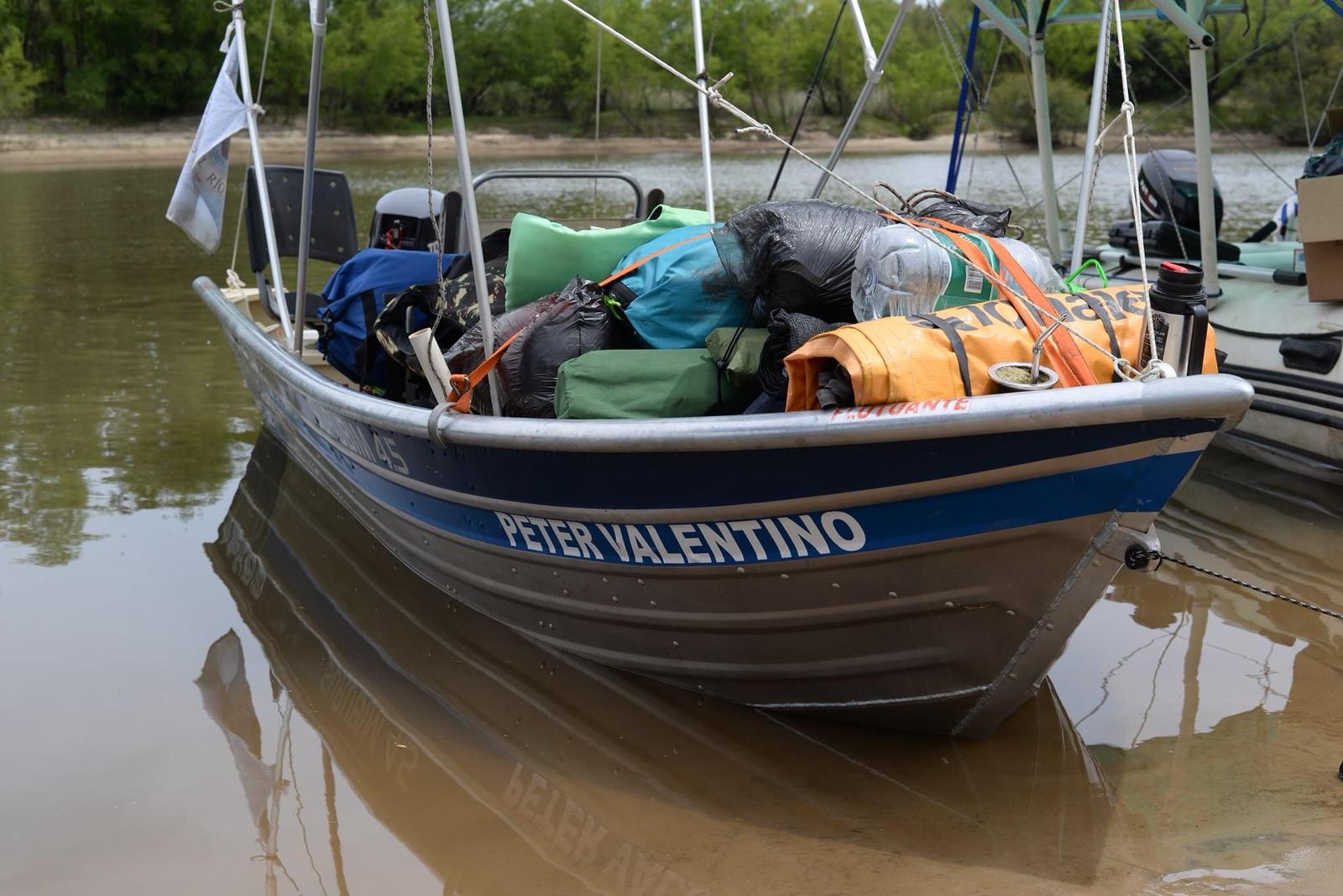En Villa Ansina se largó con 40 embarcaciones, la Travesía 2020, que navegará durante una semana para llegar a San Gregorio de Polanco, con la organización de los Orejanos del Rio