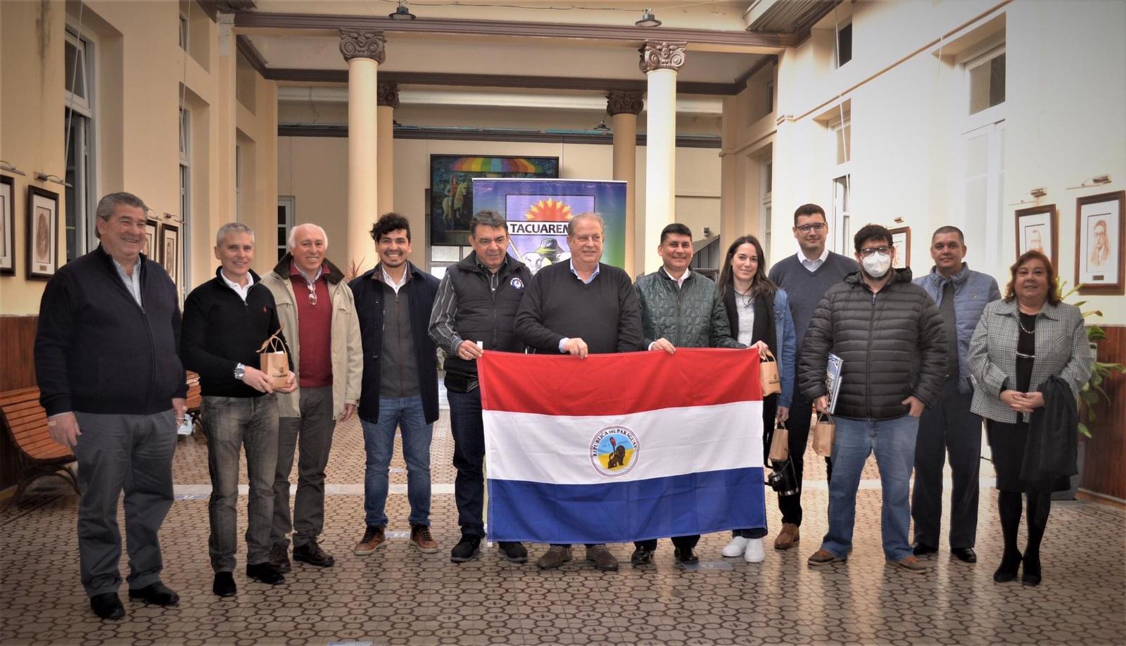 Ande Paraguay visitó Tacuarembó para conocer la experiencia del recambio de luminarias