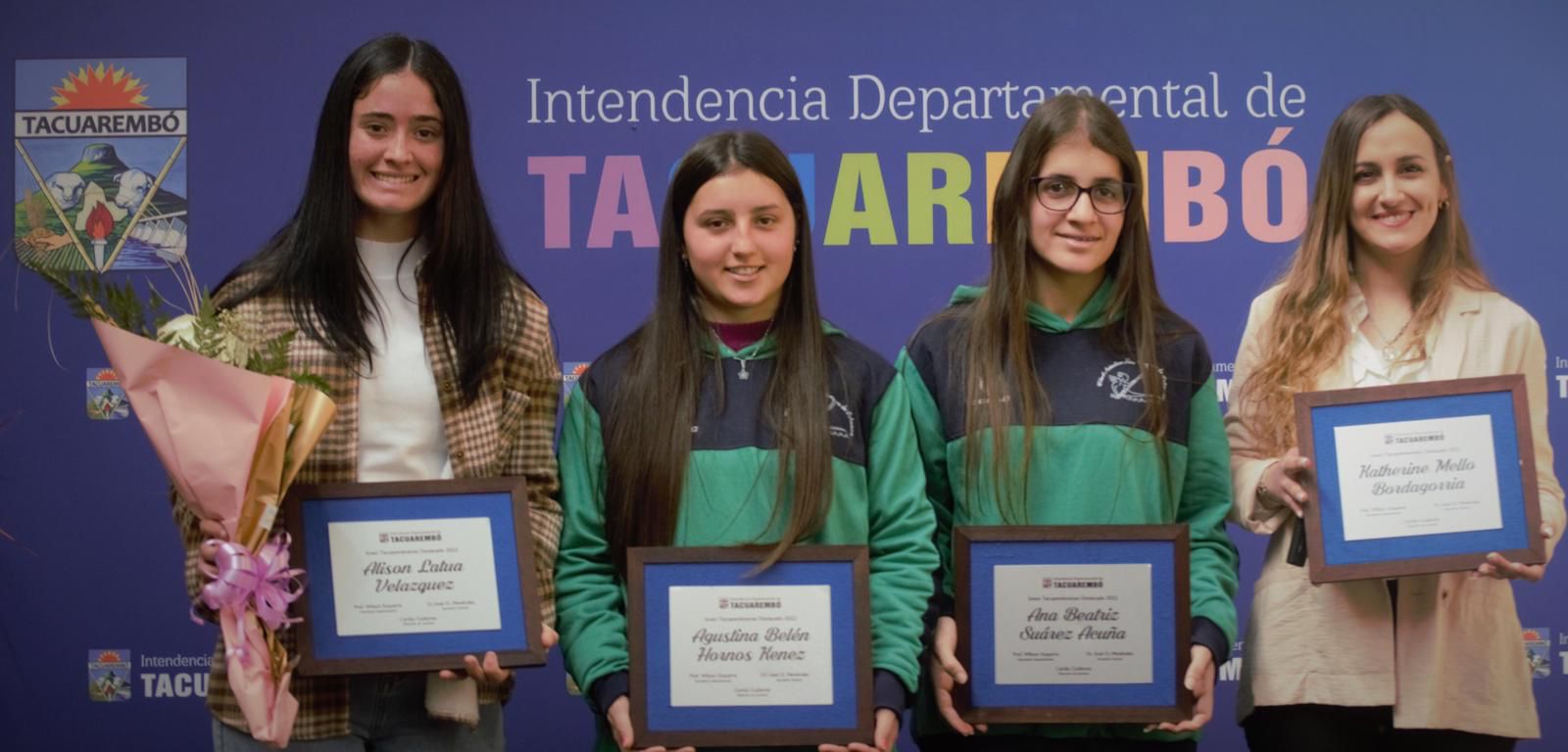 Emotiva jornada de “Reconocimiento al Joven Tacuaremboense Destacado”