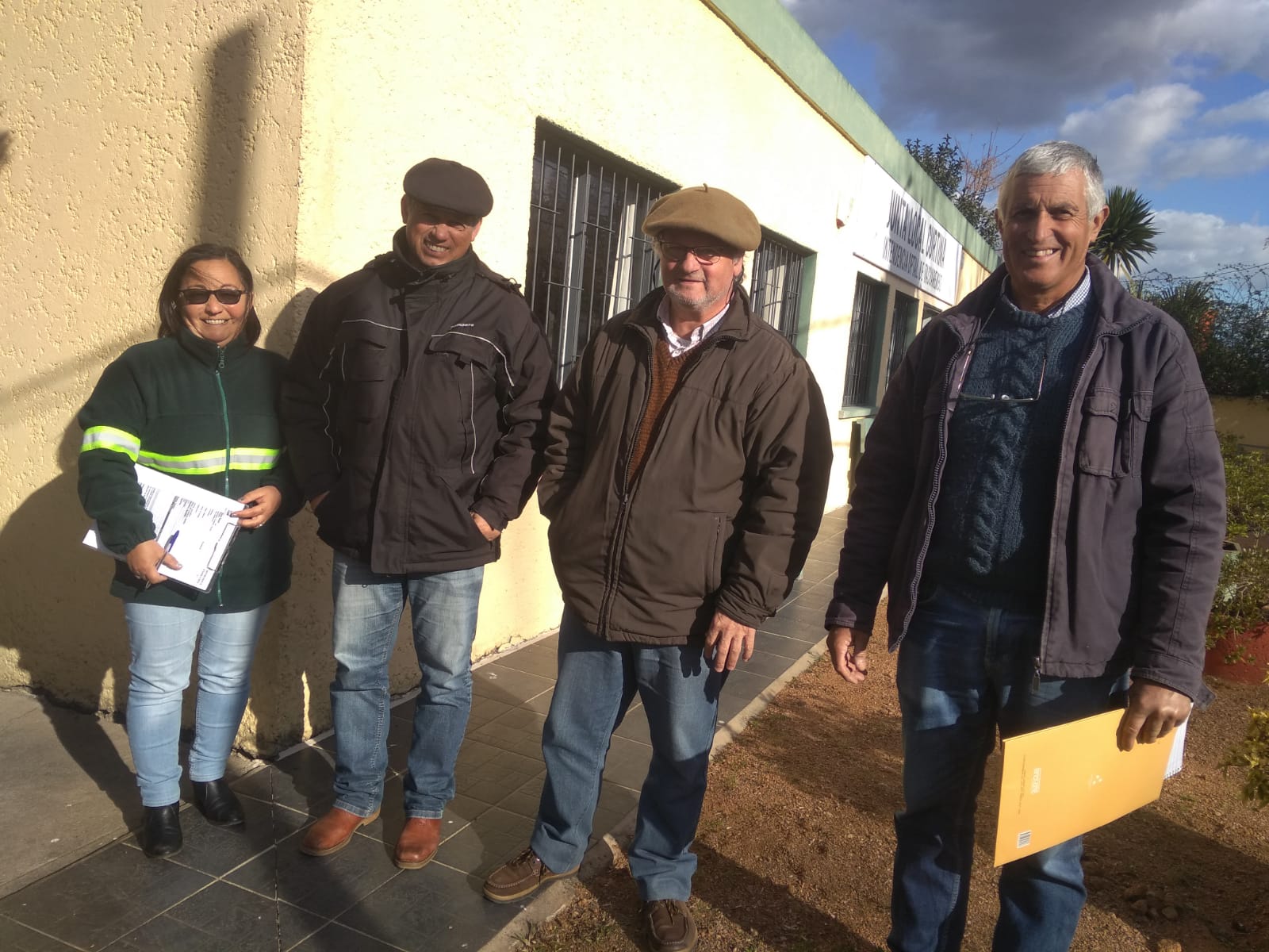 IDT distribuye canastas para ayudar a quienes más lo necesitan