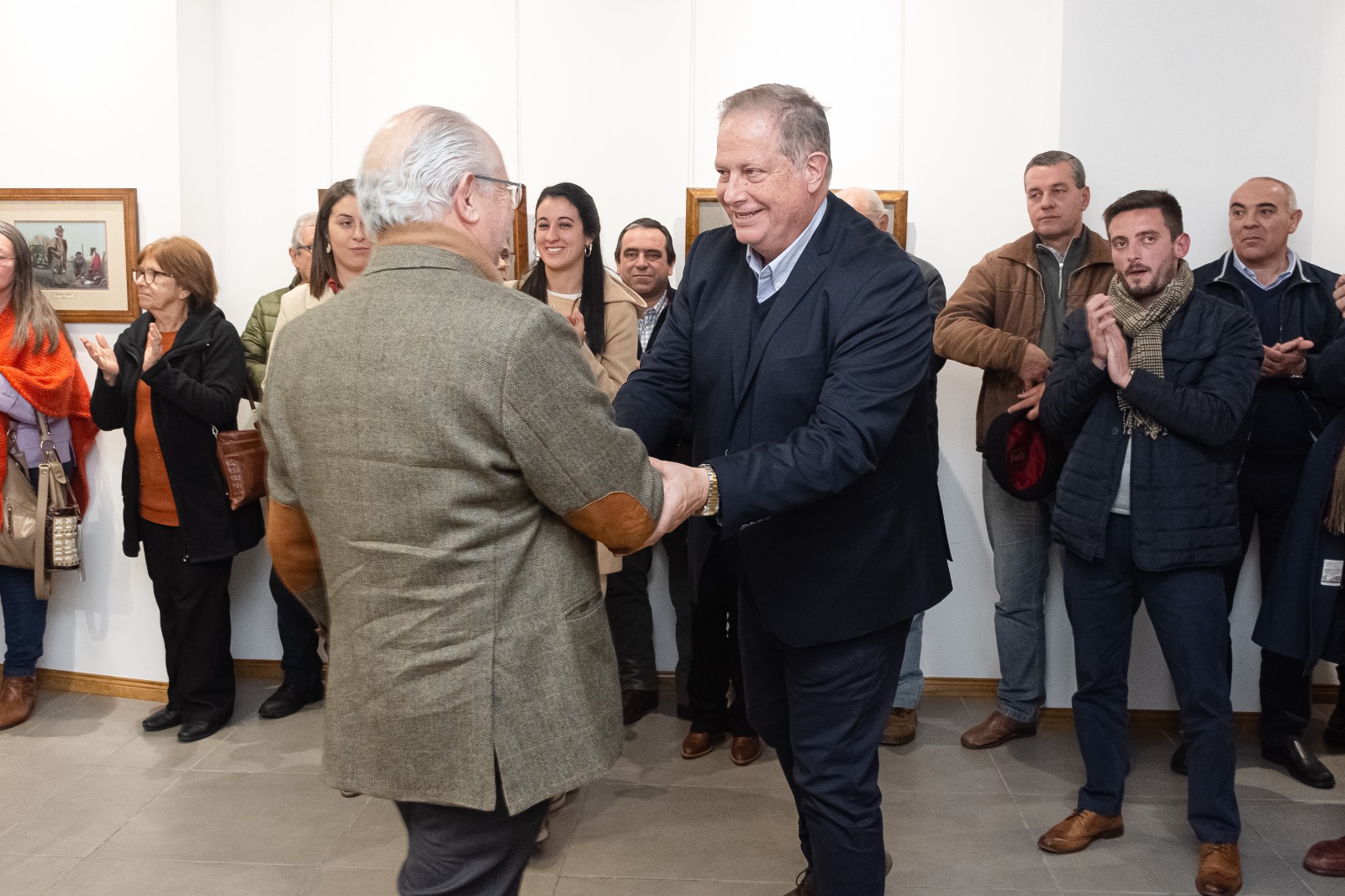Ezquerra acompañó la exitosa presentación de la muestra de Florencio Molina Campos