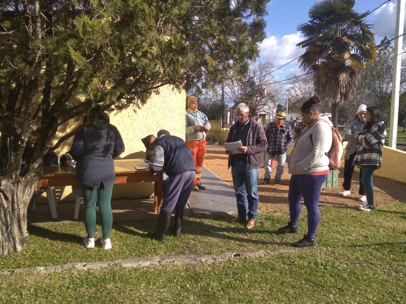 IDT continúa con la entrega de platos calientes y el reparto de canastas en zonas rurales