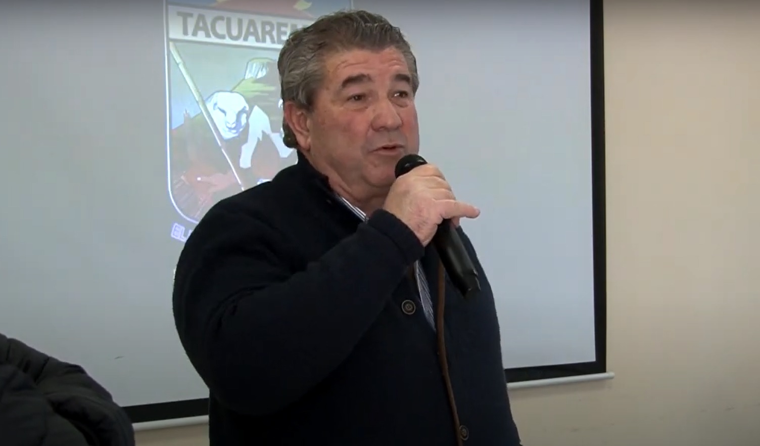 Manejo de residuos: Menéndez sostuvo que es clave recoger experiencias valiosas para enfrentar la problemática