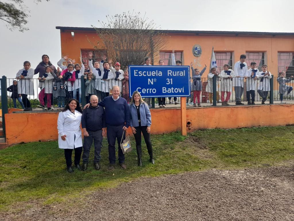Ezquerra visitó la Escuela N° 31 de Cerro de Batoví