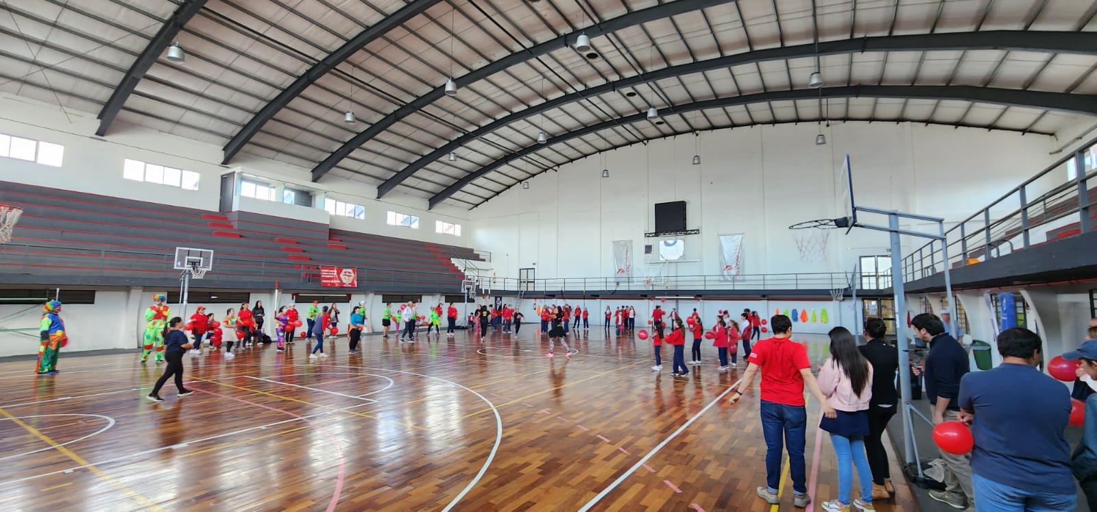 Caminata por la Semana del Corazón contó con una gran adhesión de la población
