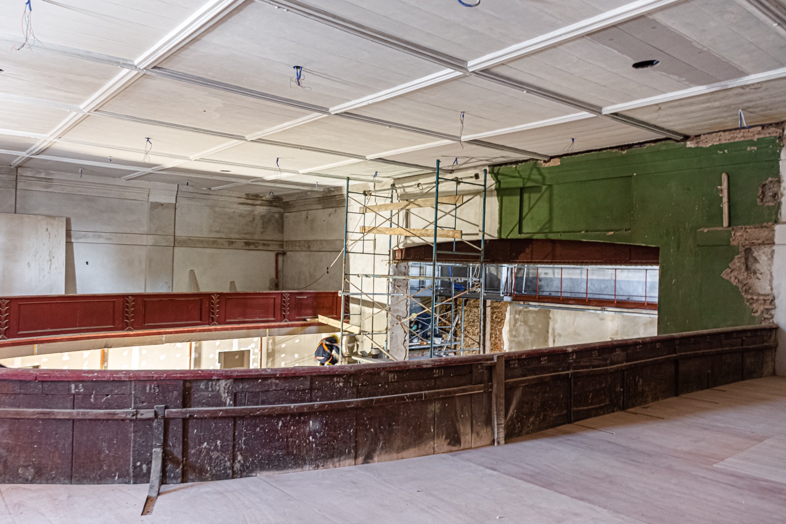 Obra en el Teatro Escayola presenta un avance del 70 %