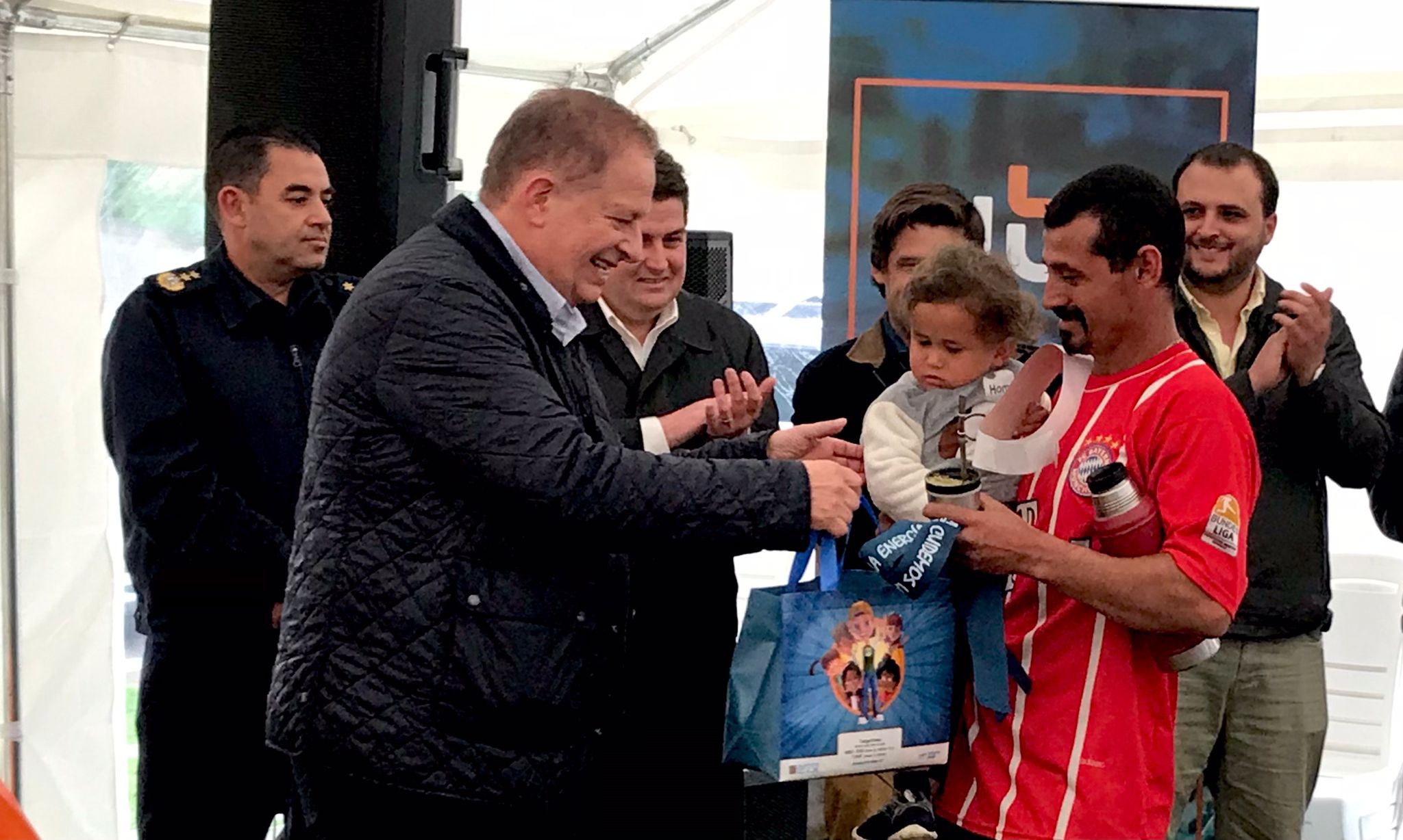 Ezquerra aseguró que la llegada de energía eléctrica le cambiará la vida a familias del barrio Batoví