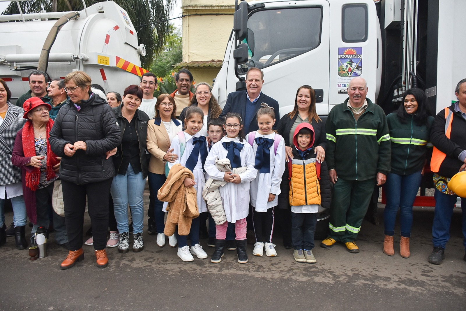 Comunidad de Villa Ansina se mostró feliz por la entrega vehículos que realizó Ezquerra