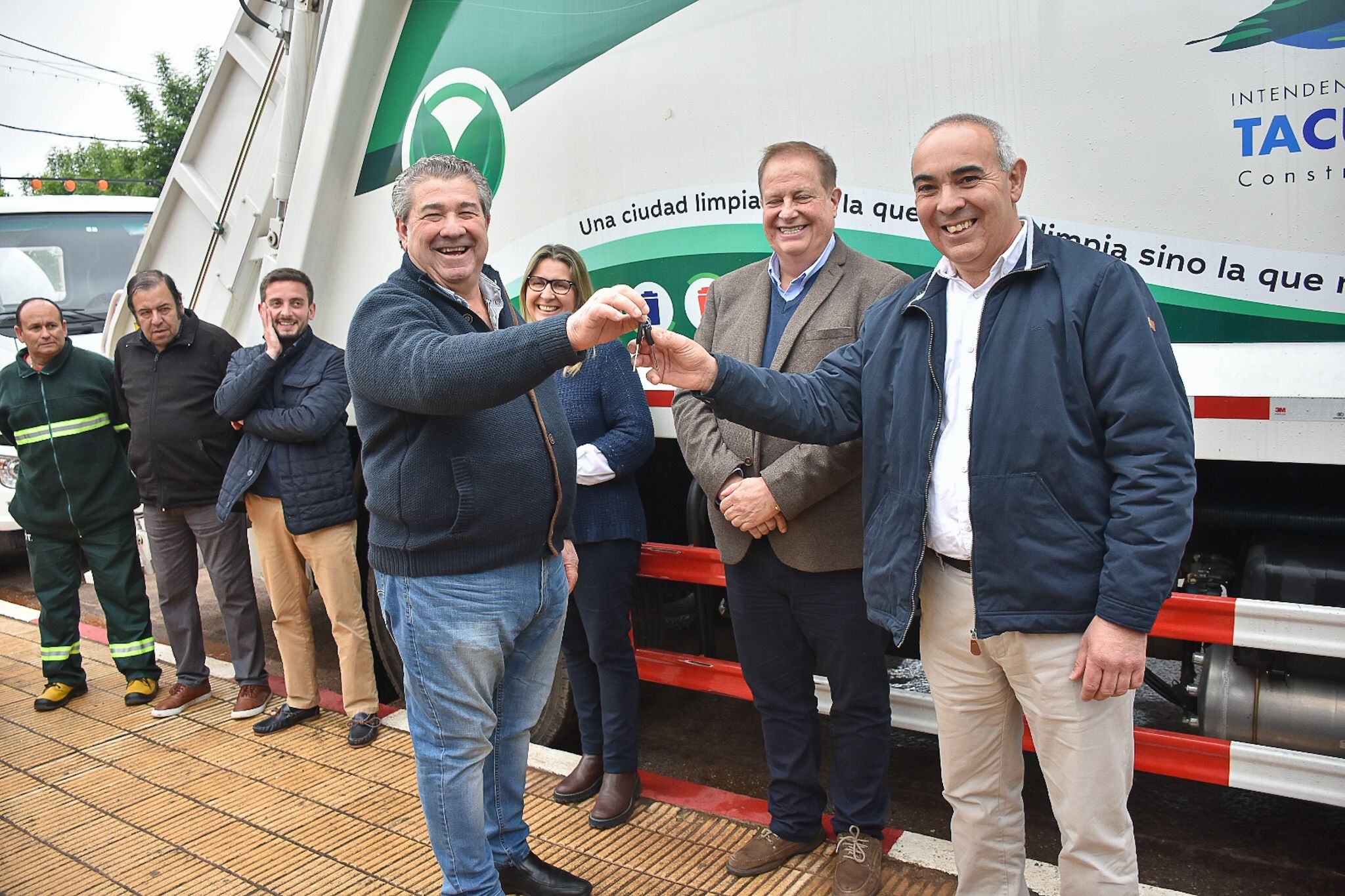 IDT entregó dos vehículos de última generación que beneficiarán a los vecinos de San Gregorio de Polanco