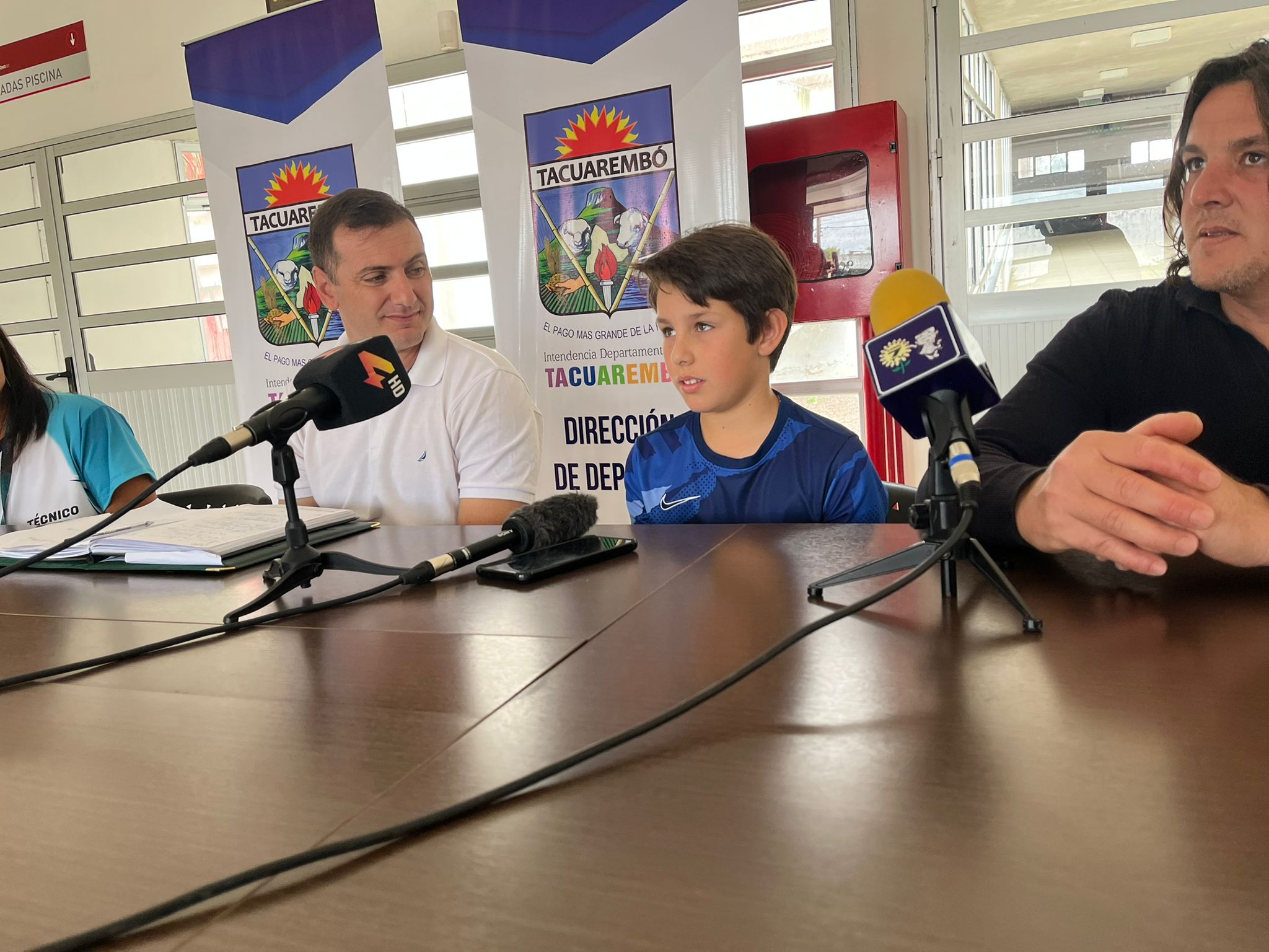 Deportes reconoció el destacado desempeño del tenista Patricio Guedes