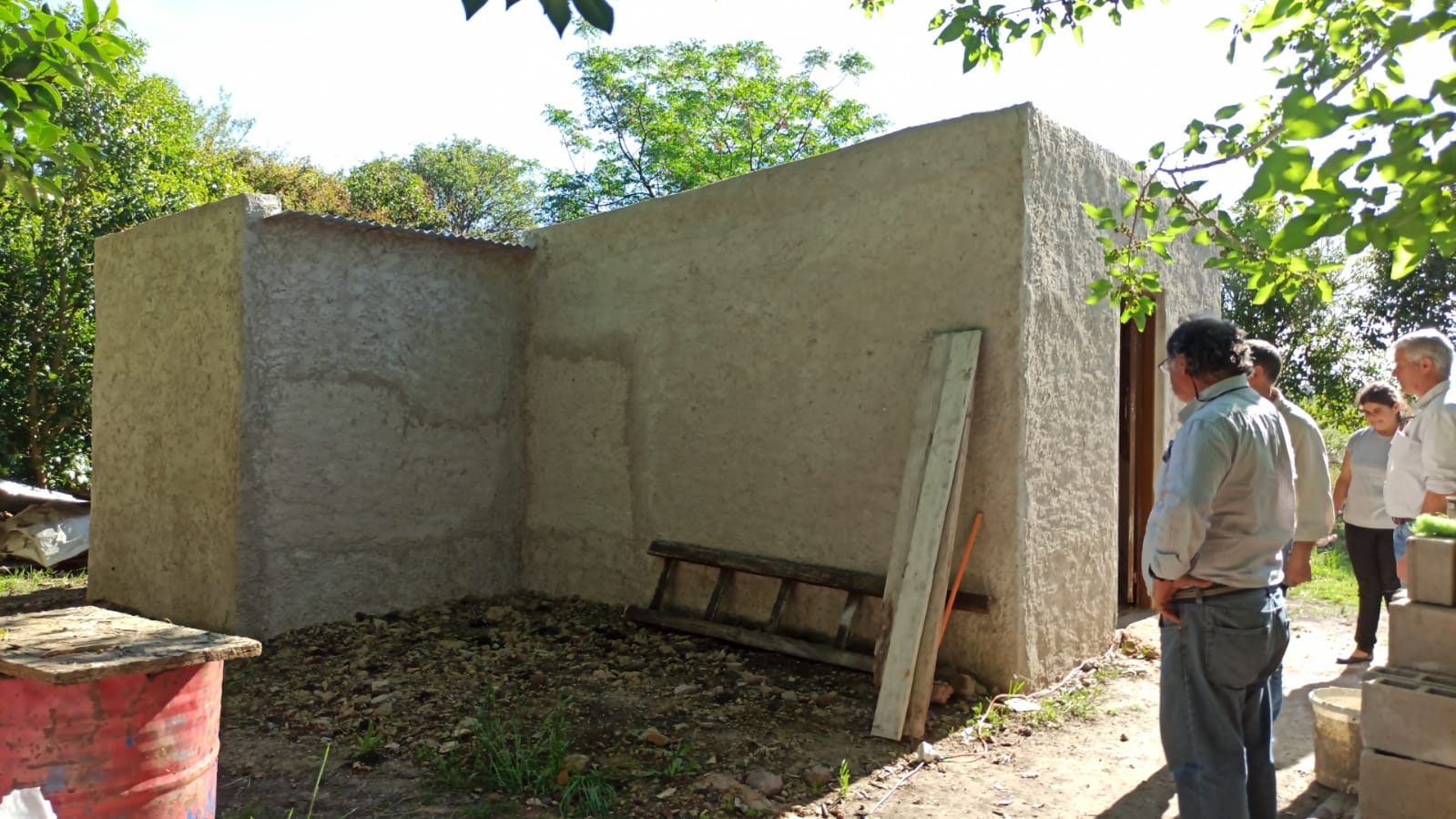 Porcile destacó la buena utilización de materiales de construcción por parte de las familias beneficiarias