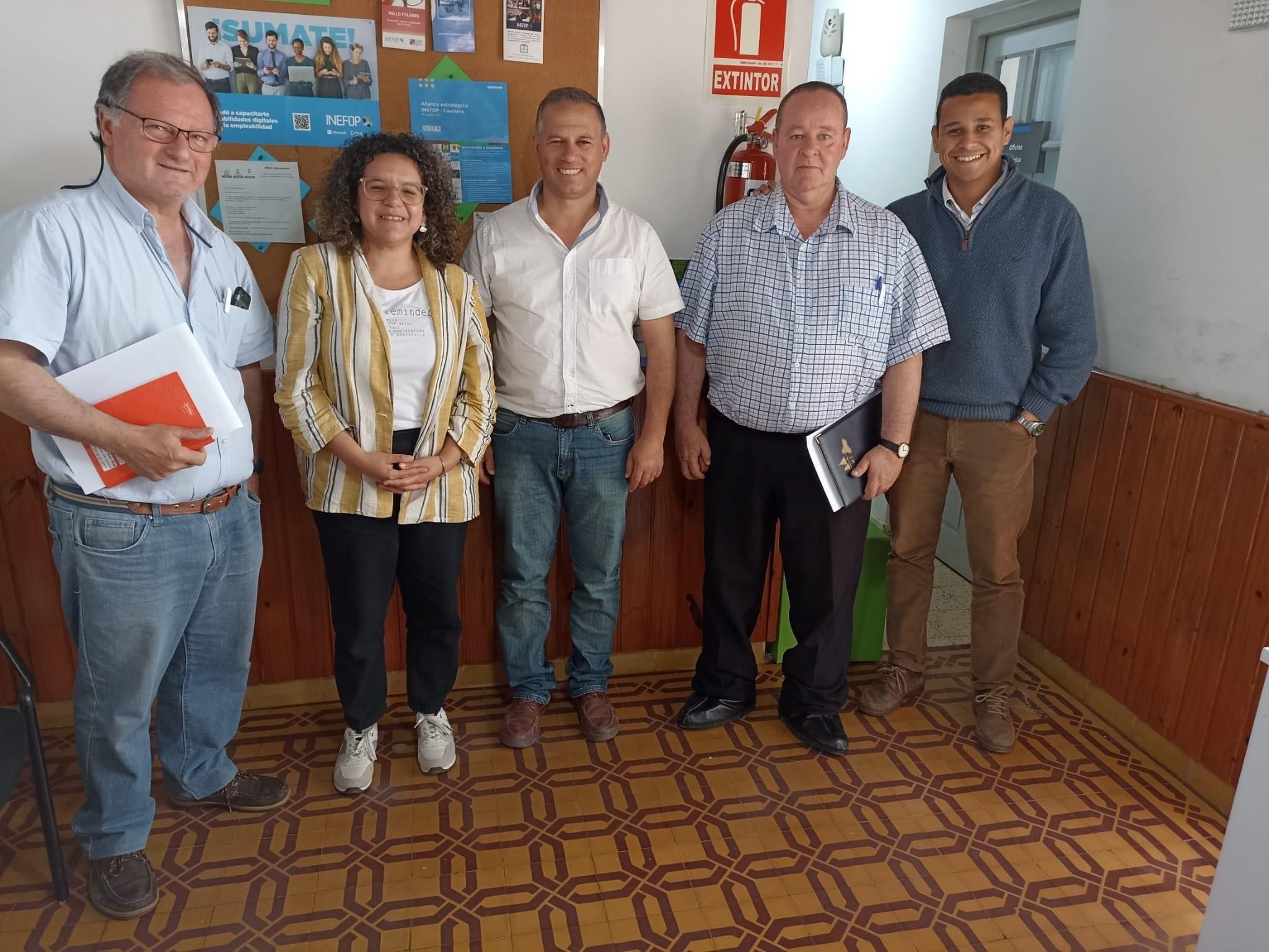 IDT proyecta implementar cursos en los barrios junto a INEFOP