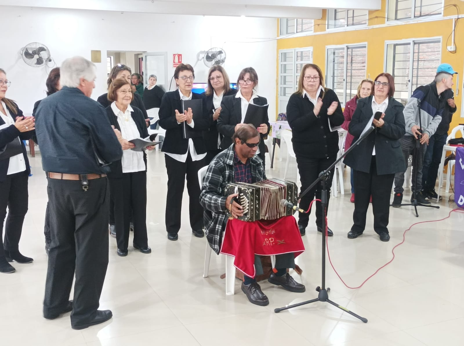 Se celebró el Día de los abuelos en el Centro de Barrio N°3 «El Hongo»