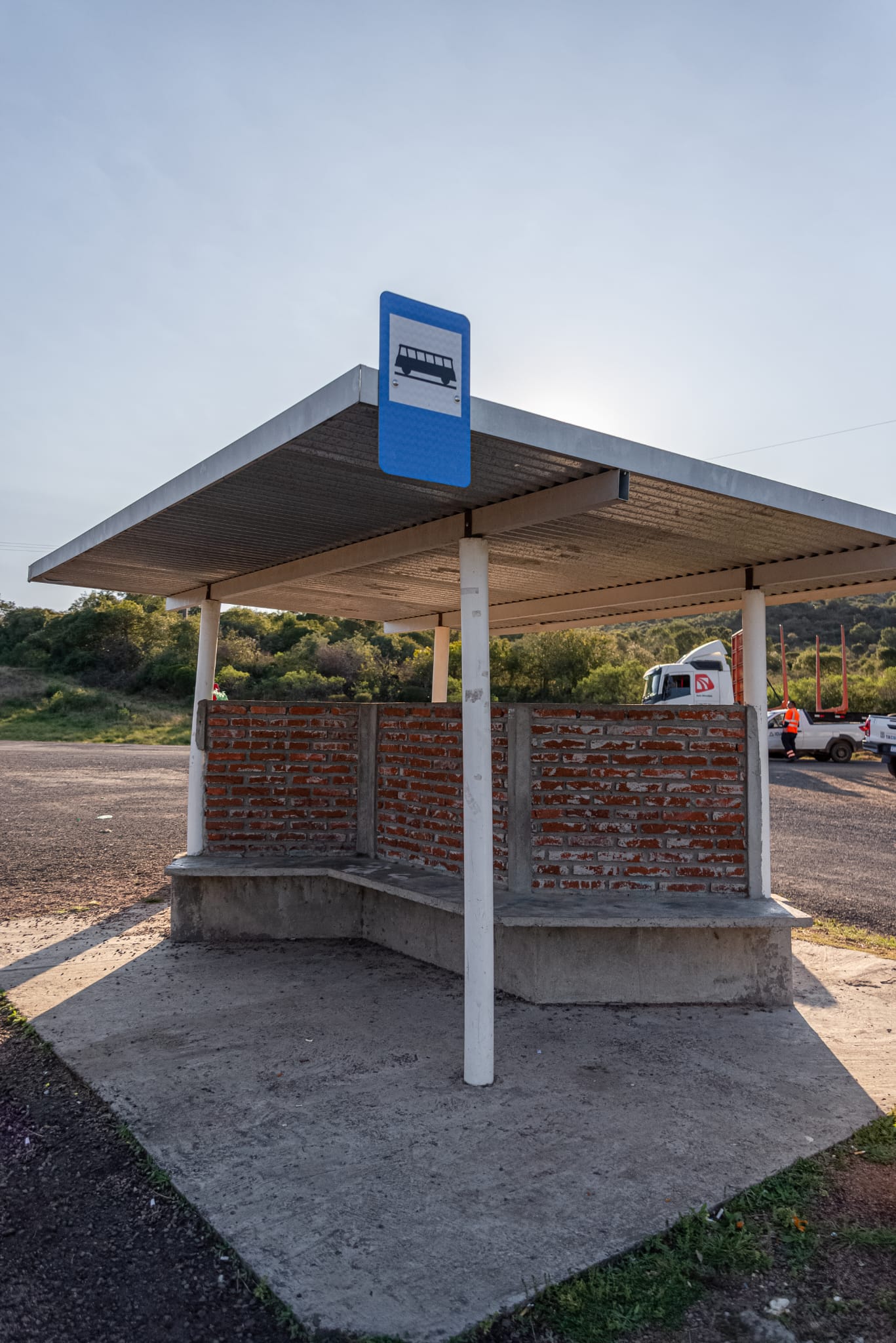 Nueva iluminación LED solar en 17 garitas de las rutas 5 y 26