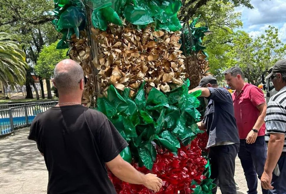 Navidad en Tacuarembó: árbol gigante, sorpresas y solidaridad