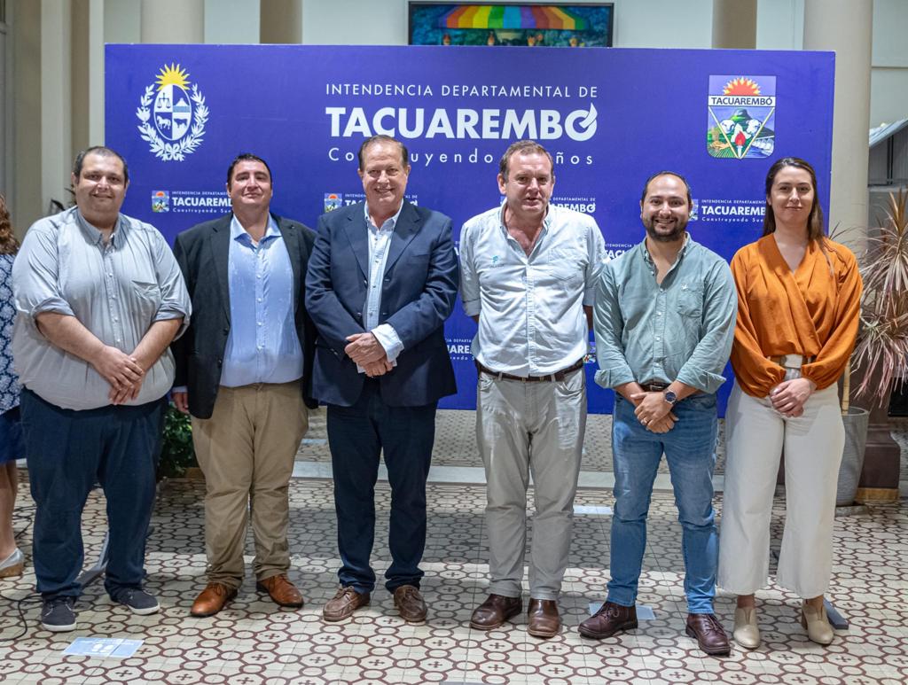 Accesibilidad: Ómnibus 100% eléctricos “van a marcar un antes y un después en la movilidad de Tacuarembó”