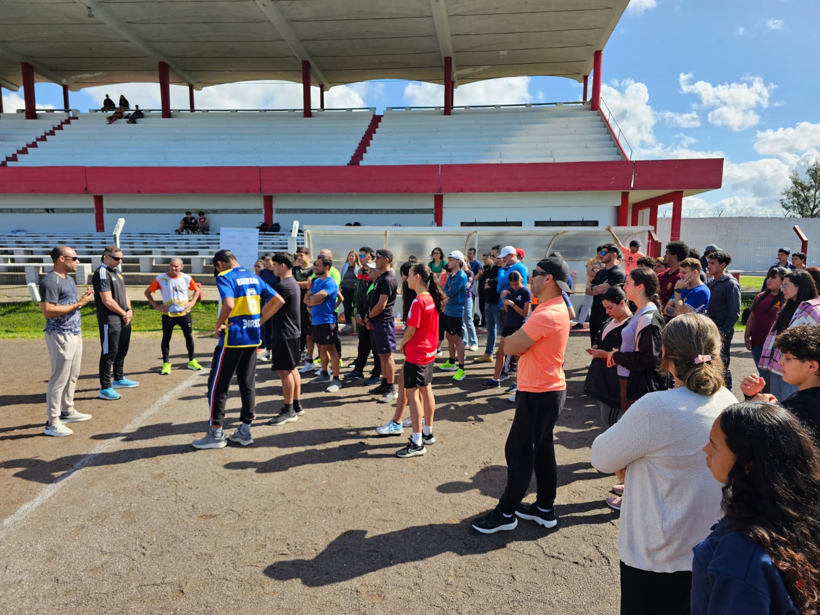 Fomentando el deporte: Andrés Silva brindó una clase gratuita en el Estadio Goyenola de Tacuarembó