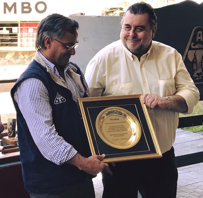 Da Rosa entregó placa a la Asociación Rural por los 70 años