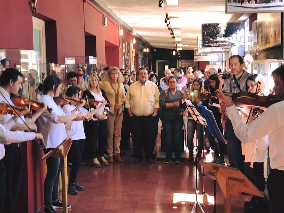Alumnos de violín de la Casa de la Cultura recibieron a nuestro Intendente Eber Da Rosa
