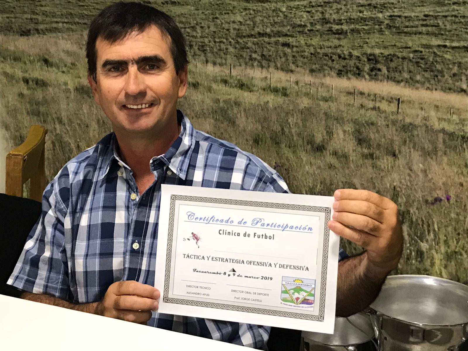 El profesor Jorge Castelli se ha reintegrado al trabajo y en esta jornada anunció una Clínica de Futbol