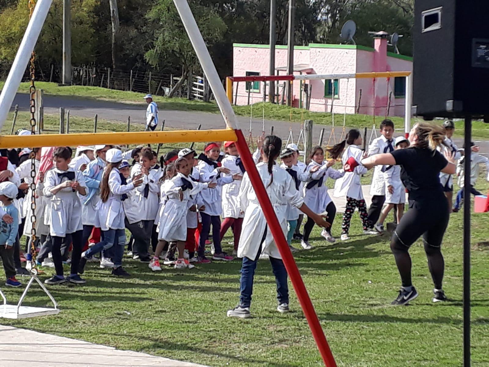 Estación Saludable y Plaza de Juegos en Sauce de Batovi