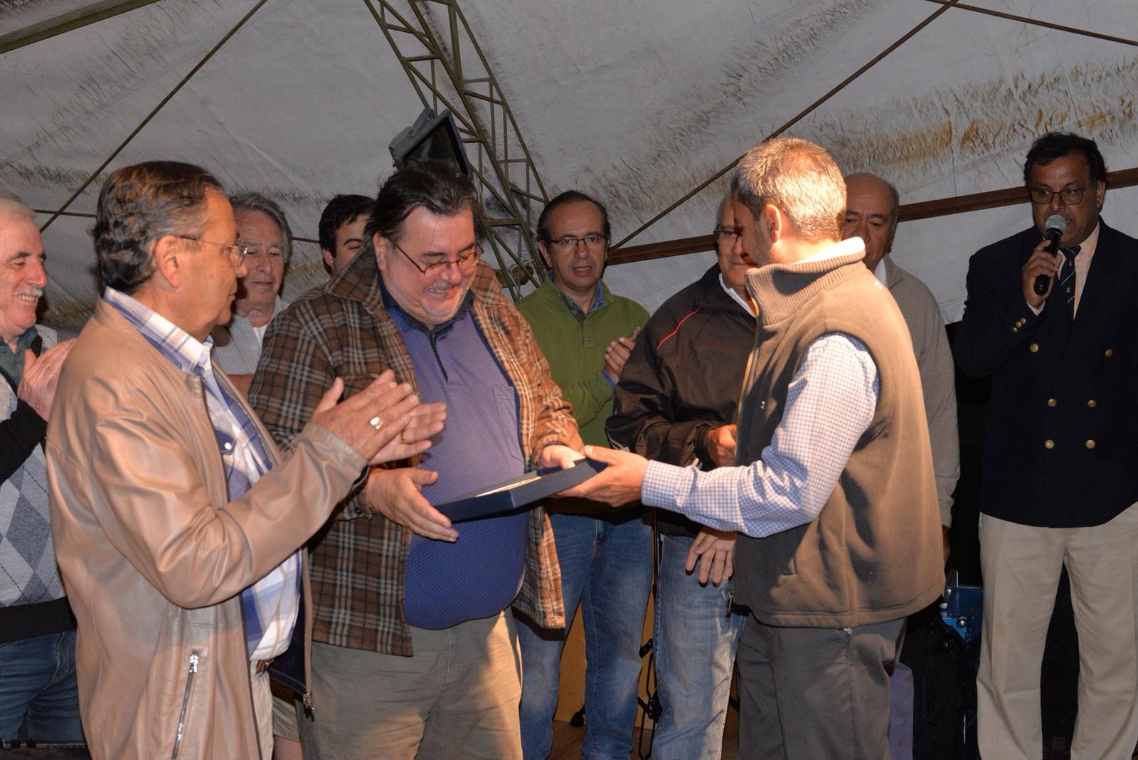 El Intendente Eber Da Rosa recibió un reconocimiento por su rol de fundador del Festival de San Gregorio de Polanco
