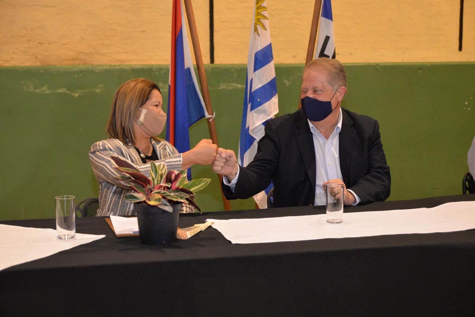 Asumió funciones como Alcalde de Villa Ansina, Ana Camejo