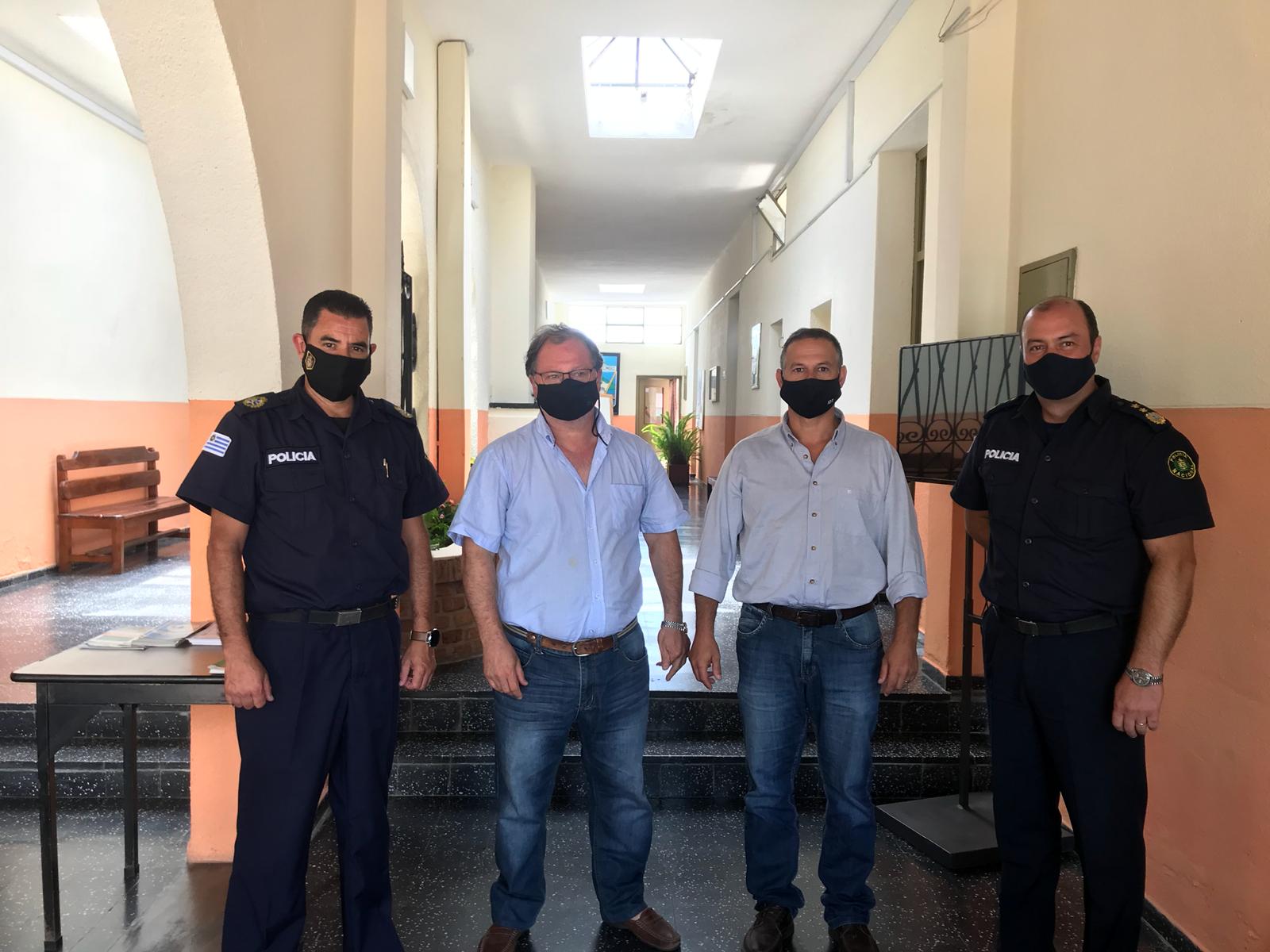 Autoridades policiales visitan la Dirección de Desarrollo Social