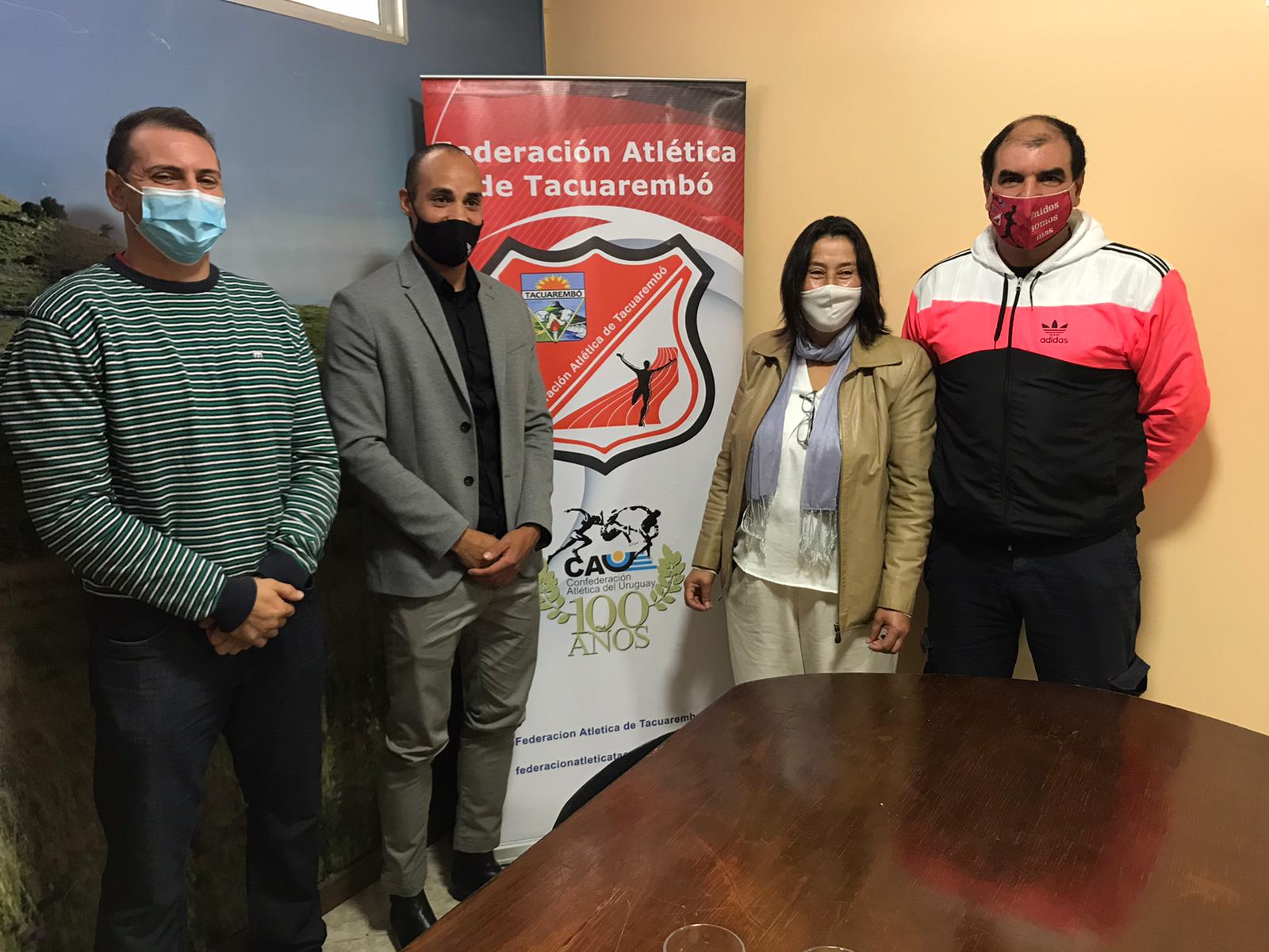 El atleta Andrés Silva visitó al Intendente Wilson Ezquerra para informarle sobre su sueño de llegar a los Juegos Olímpicos