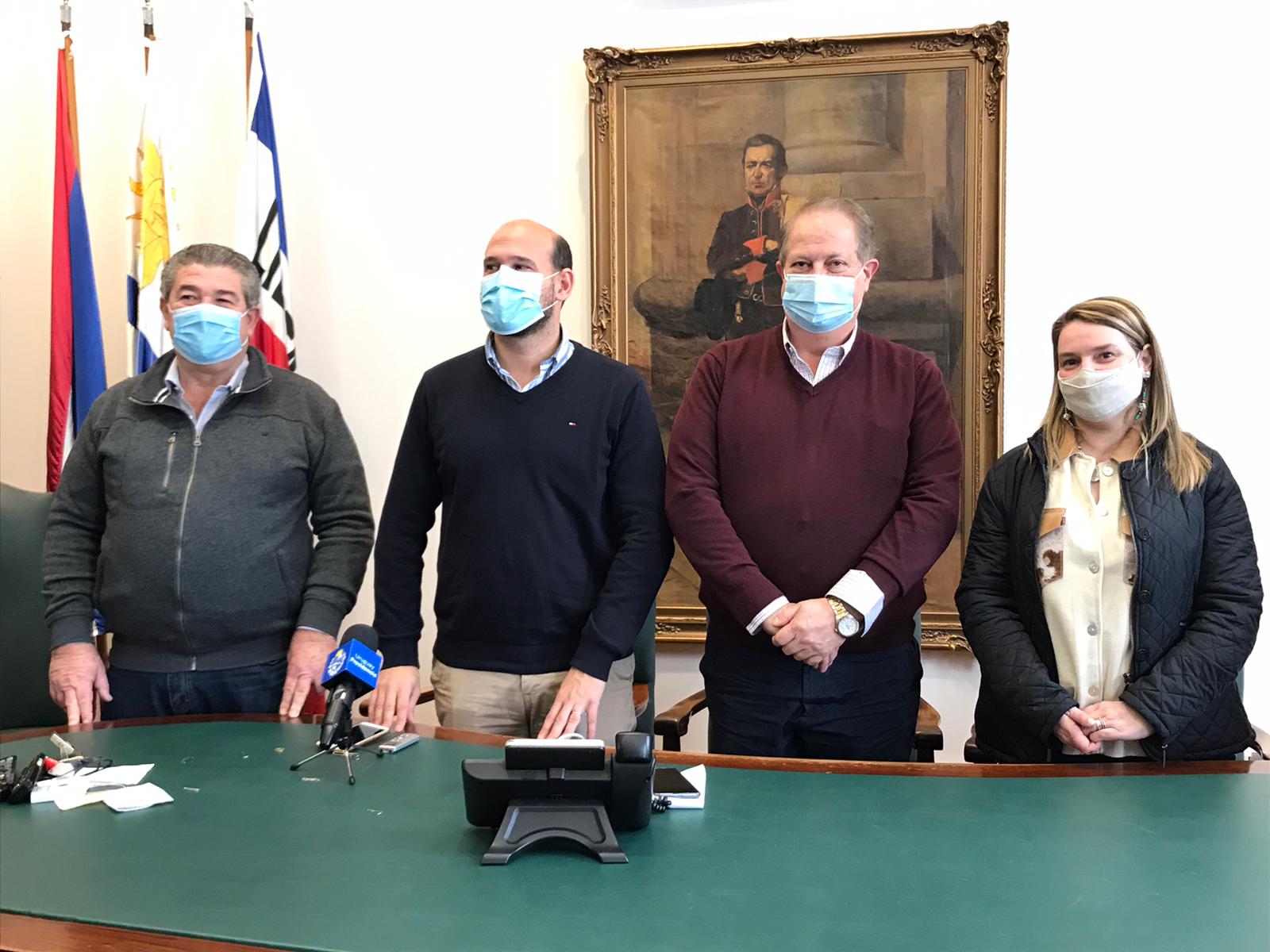 Intendente Wilson Ezquerra recibió en su despacho al Ministro de Desarrollo Social Martin Lema