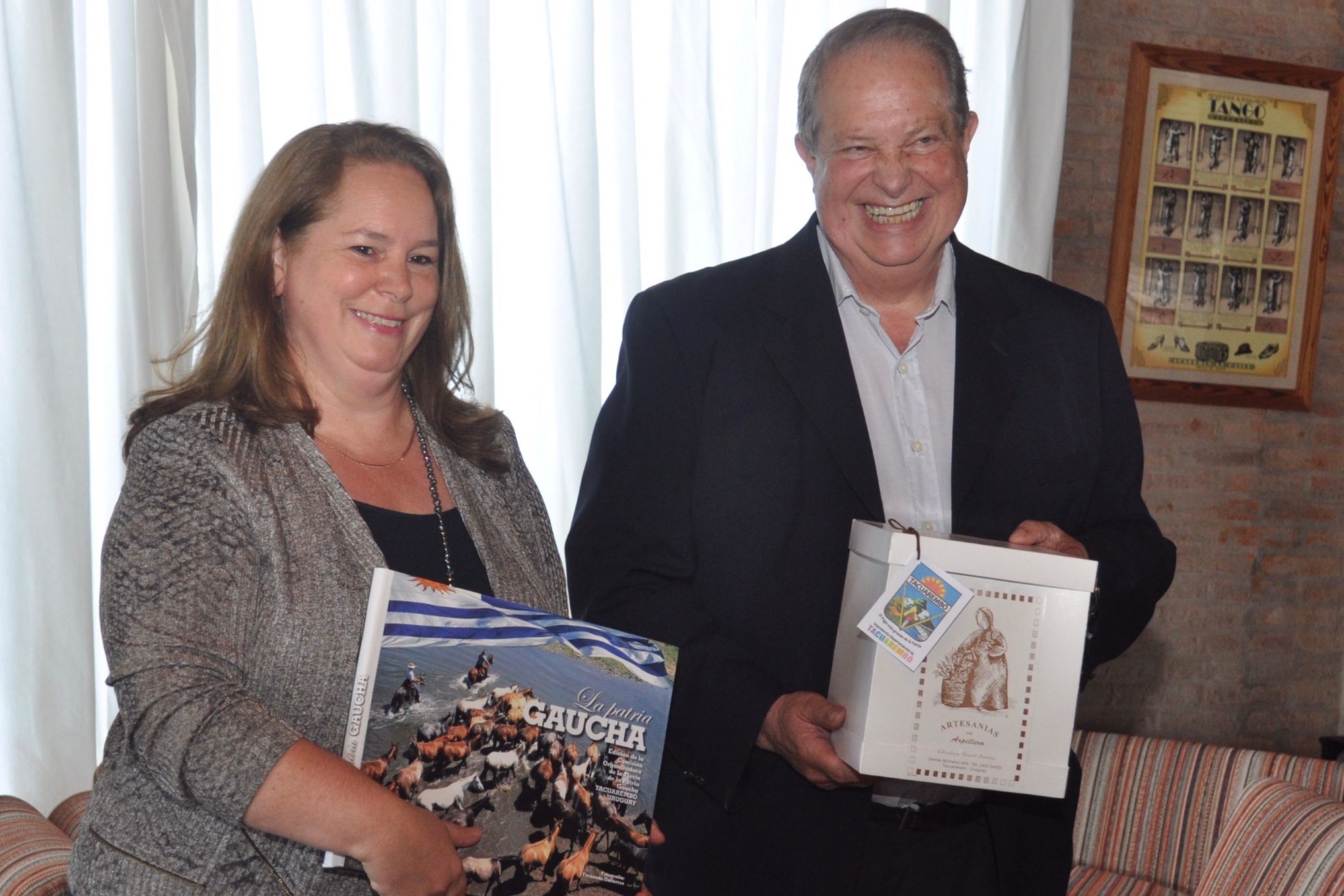 El Intendente Wilson Ezquerra y la embajadora de Canadá Isabelle Valois mantuvieron una reunión de trabajo