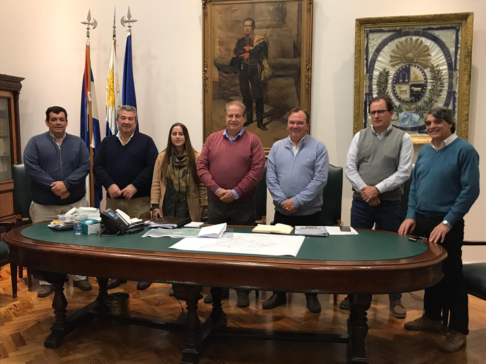 El Intendente Wilson Ezquerra le trasladó varias inquietudes al Ministro  de Transporte José Luis Falero y al culminar la reunión de trabajo se  realizaron anuncios importantes