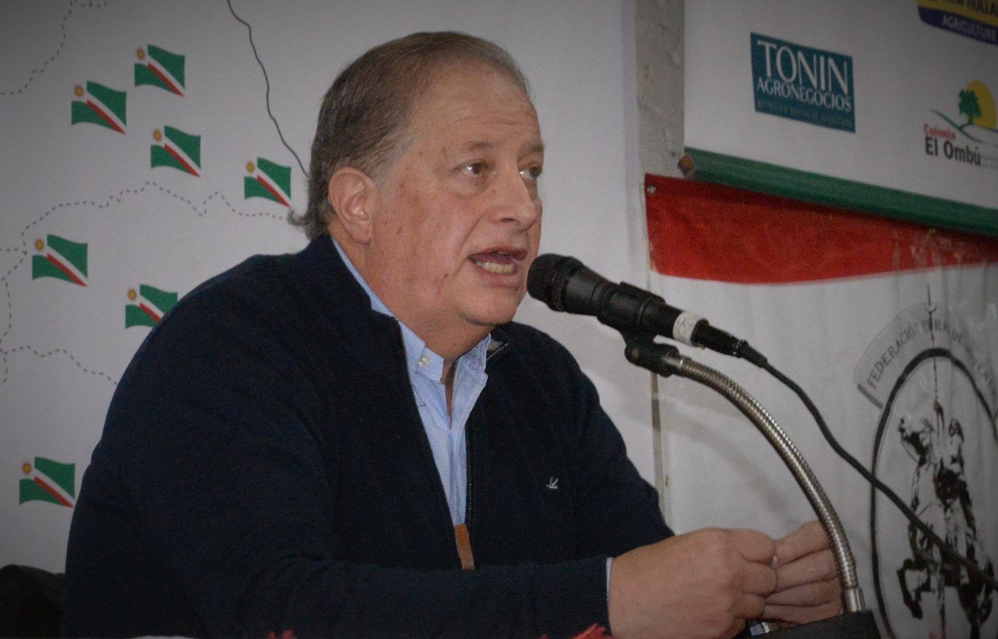 ”14 líneas de ómnibus recorren el departamento llevando a 400 jóvenes  rurales para que culminen secundaria”, puntualizó el Intendente Wilson Ezquerra, en el Congreso de la Federación Rural