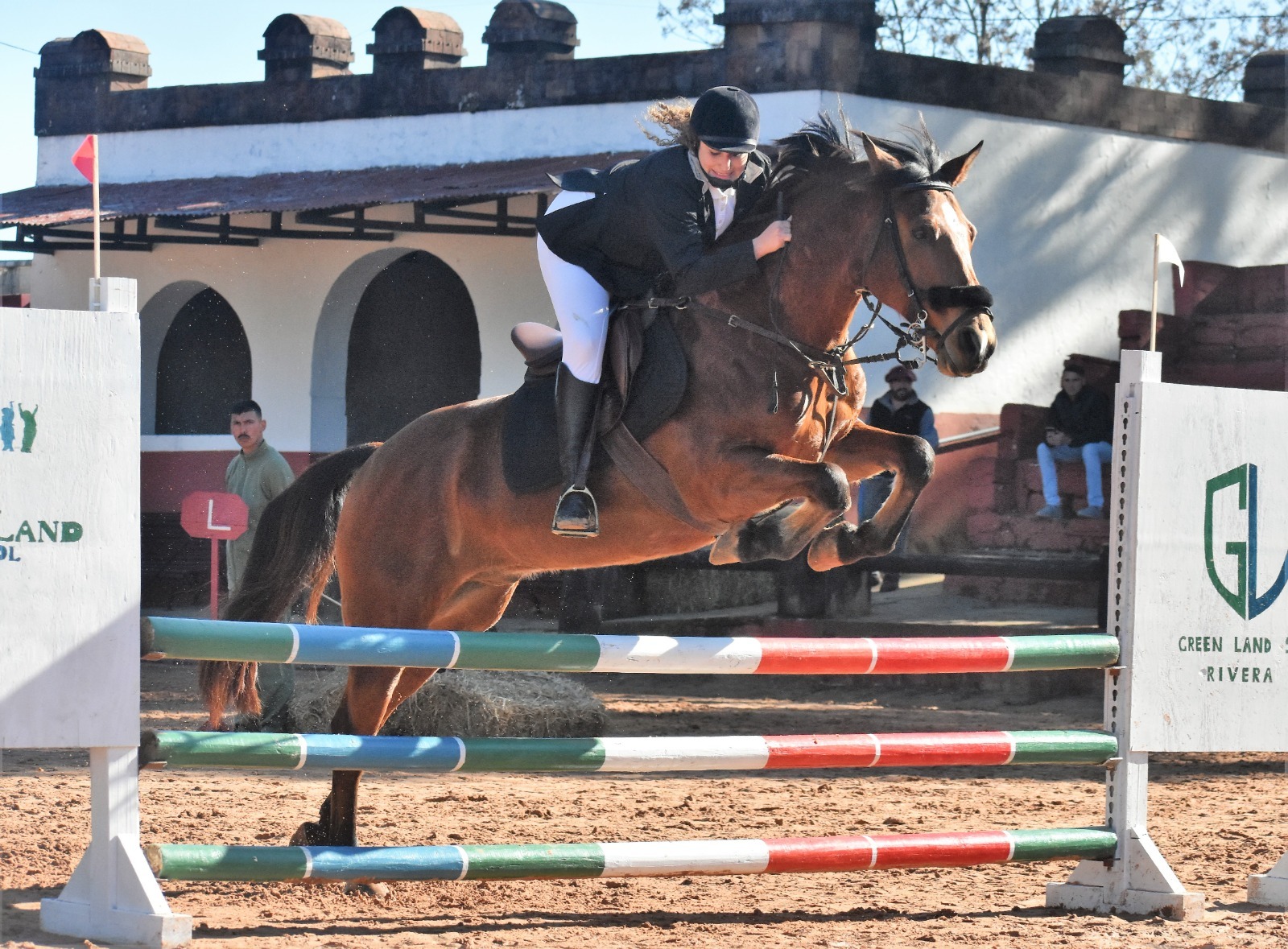 Escuela Departamental de Equitación hará una demostración de salto ecuestre