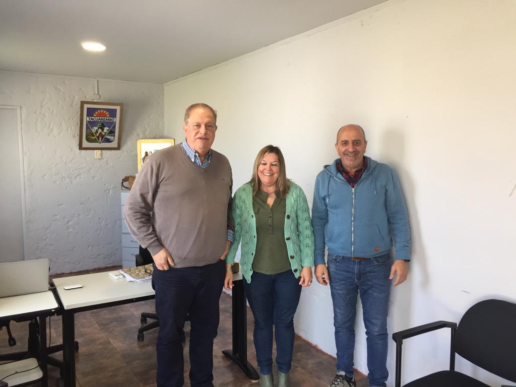 Ezquerra recorre el departamento para observar de primera mano los trabajos que se llevan adelante