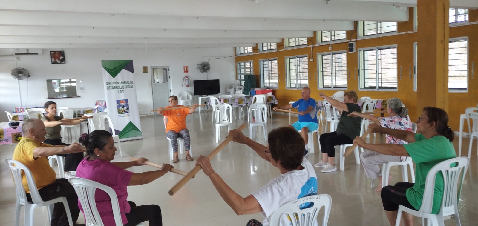 Unos 300 adultos mayores participan de los grupos de fisioterapia grupal