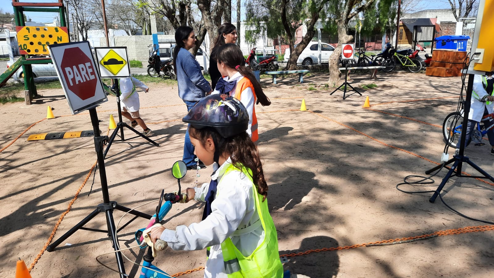 Jornada de Educación Vial junto a niños de la escuela Nº 127