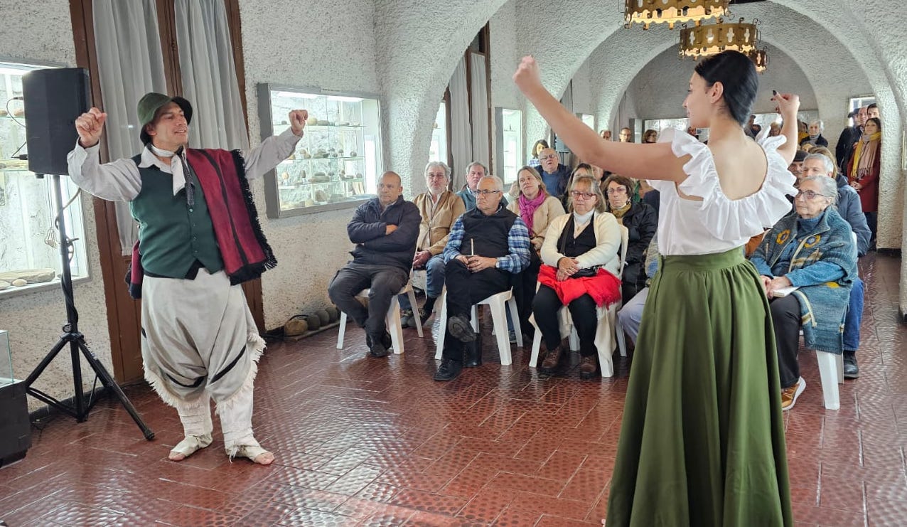 Primer Encuentro Talleres de Danzas Folklóricas en la Casa de la Cultura de Tacuarembó