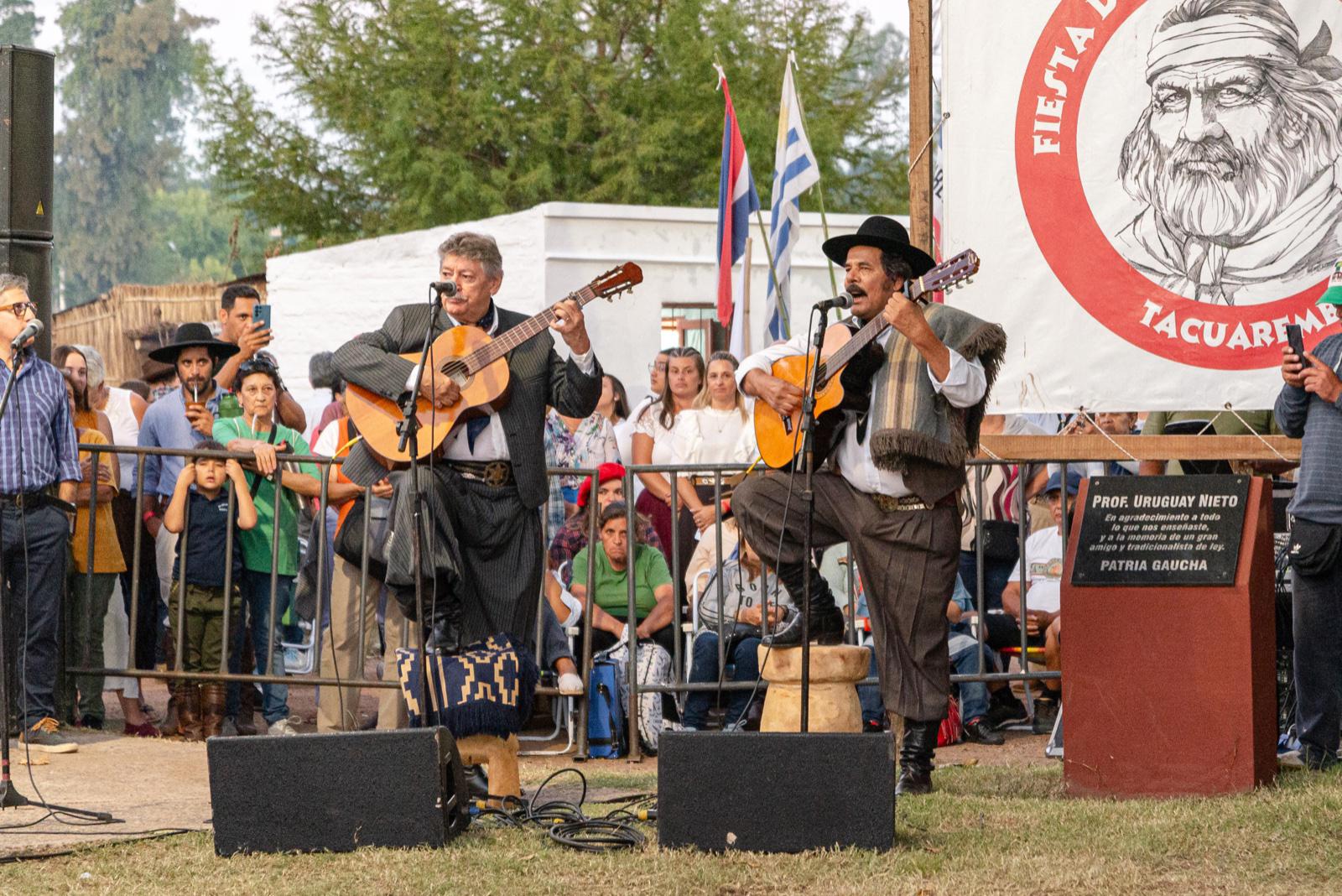 Emotiva inauguración del Área de Fogones «Profesor Uruguay Nieto» en la Fiesta de la Patria Gaucha
