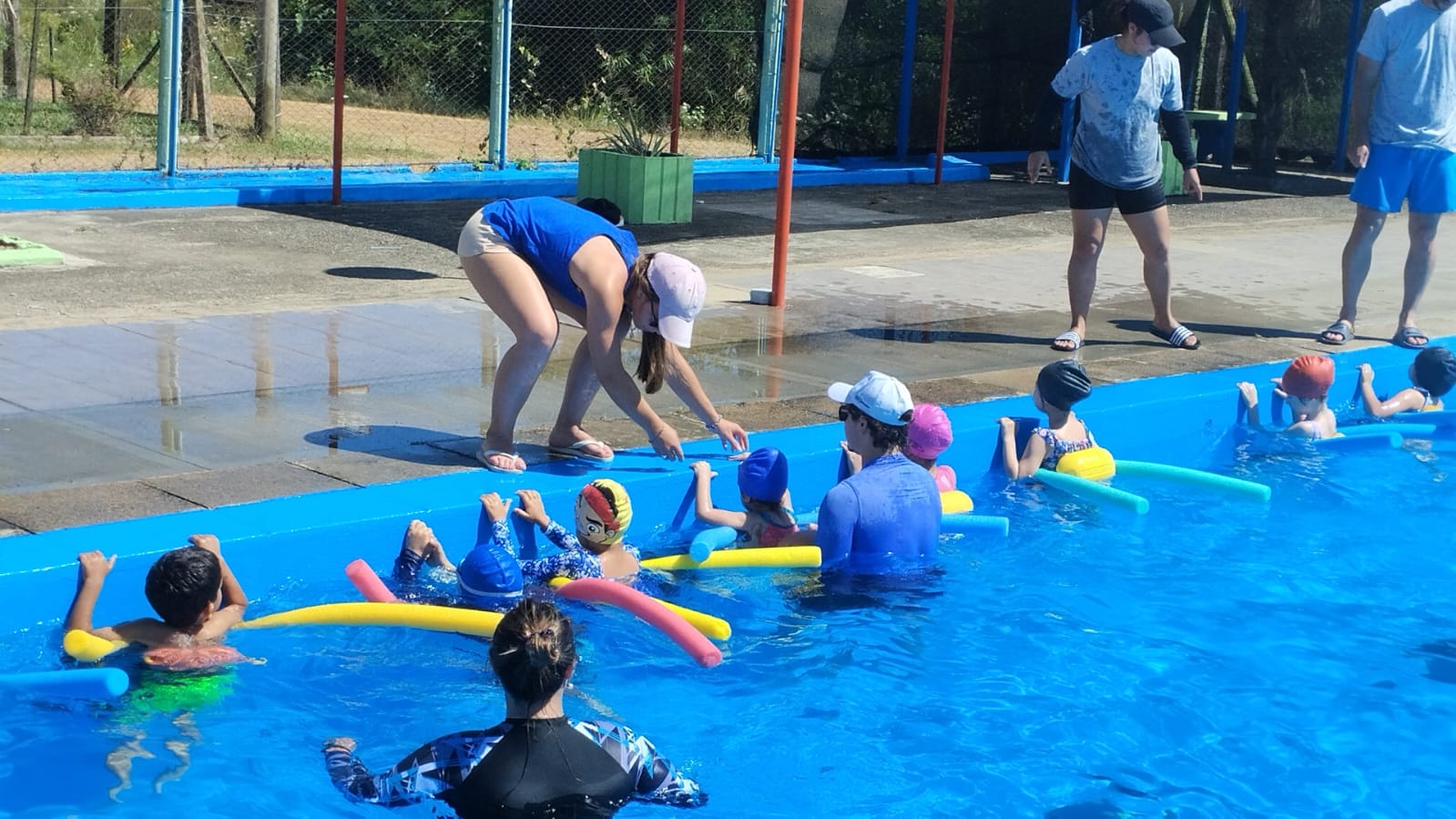 Convocatoria para actividades en la piscina del Centro de Barrio Tomás Franchi